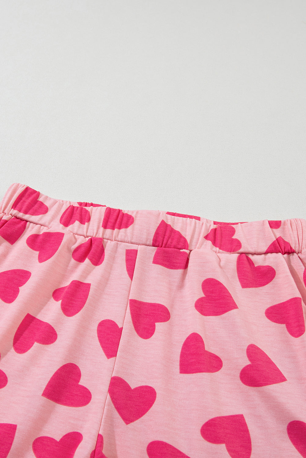 Ružičasta majica kratkih rukava s printom u obliku srca za Valentinovo, salonski komplet
