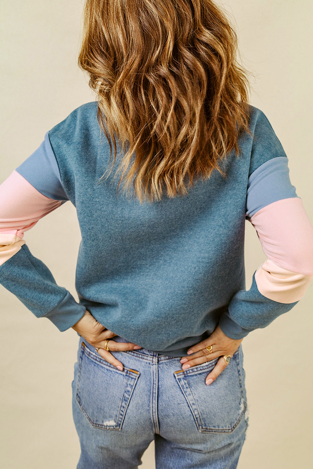 Plava pulover s dugim rukavima u boji