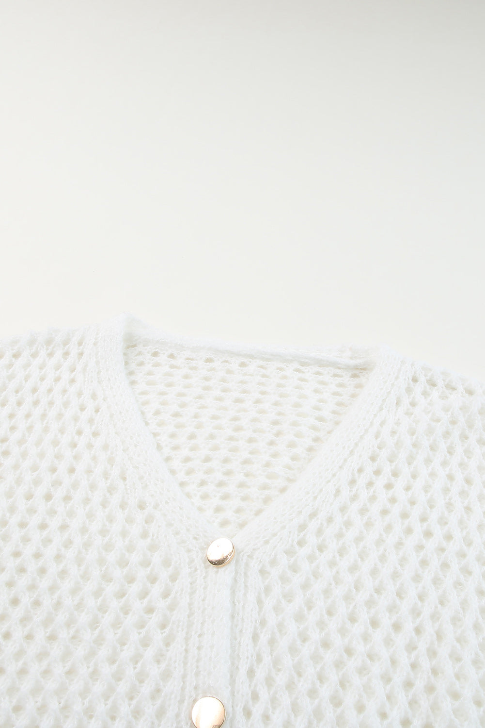Bijeli džemper s izdubljenim pletenim dolman rukavima