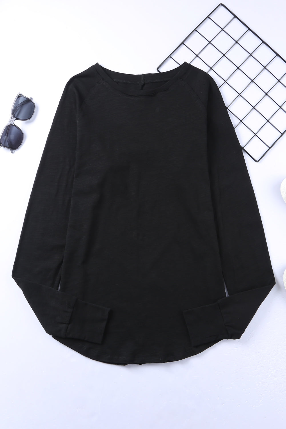 Crna jednobojna majica s dugim rukavima s okruglim izrezom