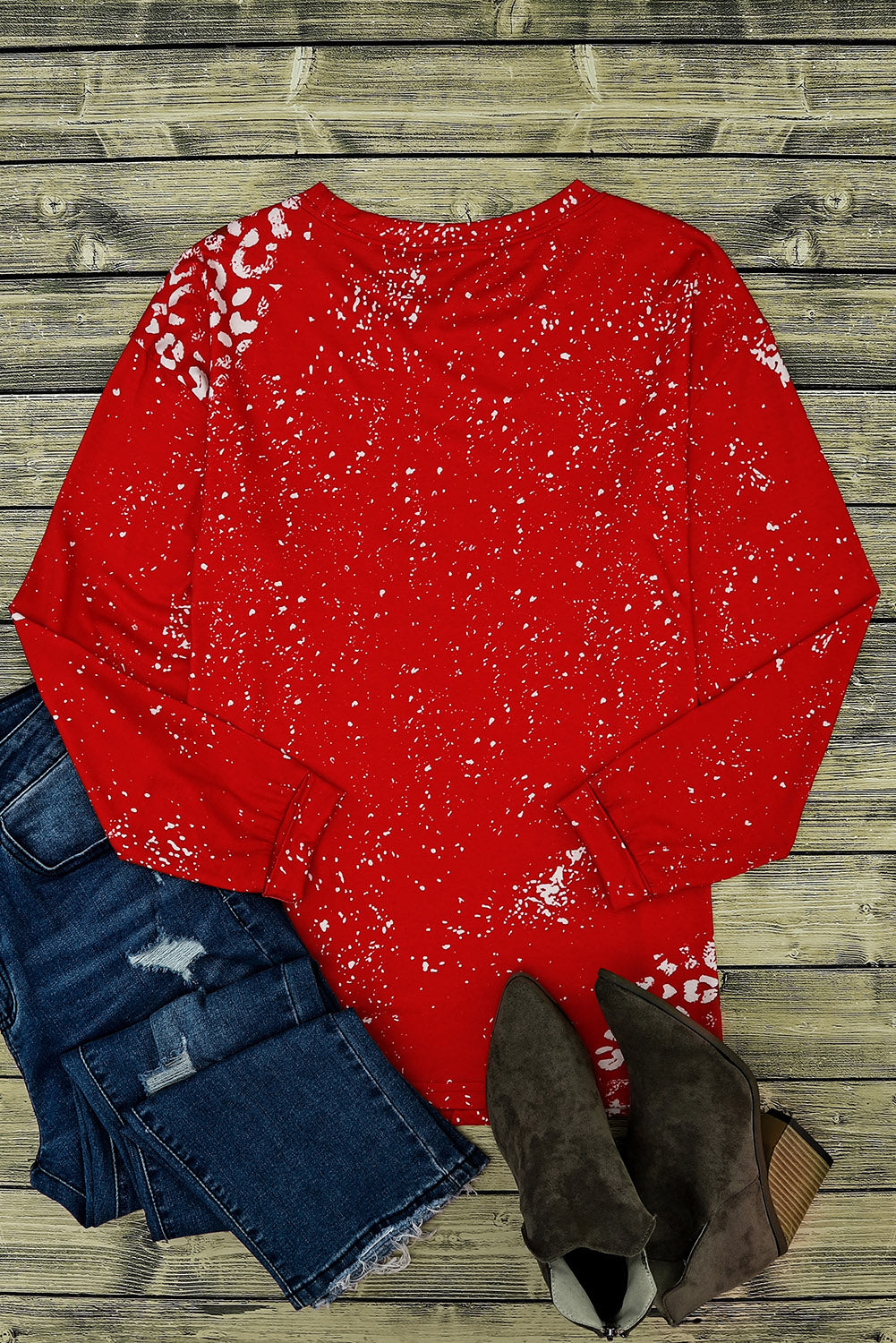 Vatreno crveni retro pulover s izbijeljenim leopard mrljama