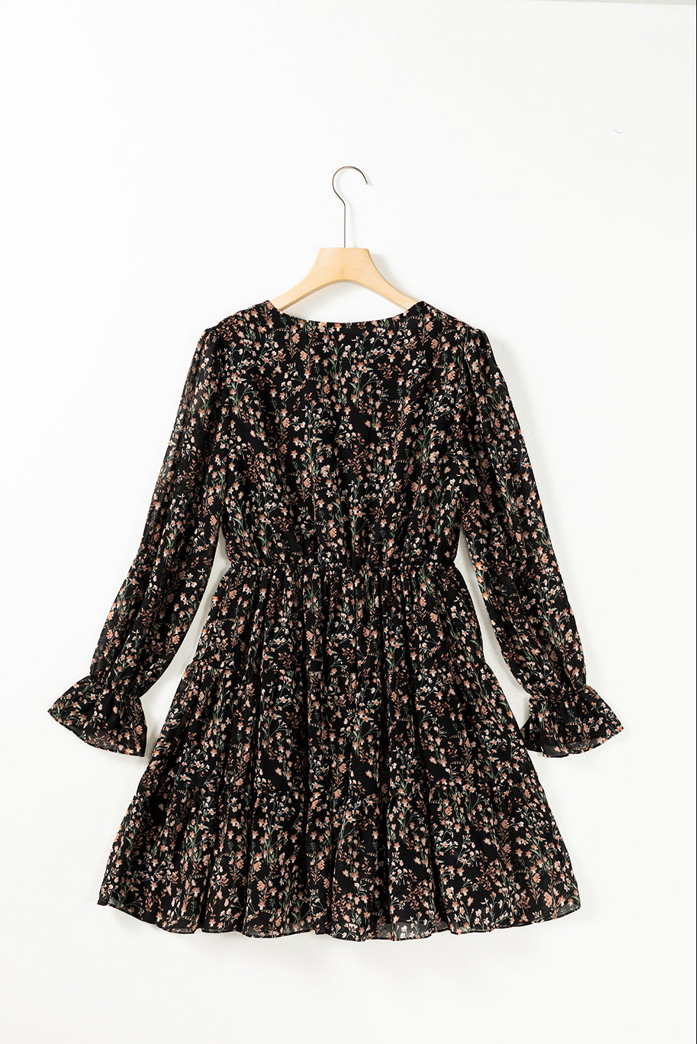 Crna mini haljina s puf rukavima s V izrezom i naborima s cvjetnim uzorkom