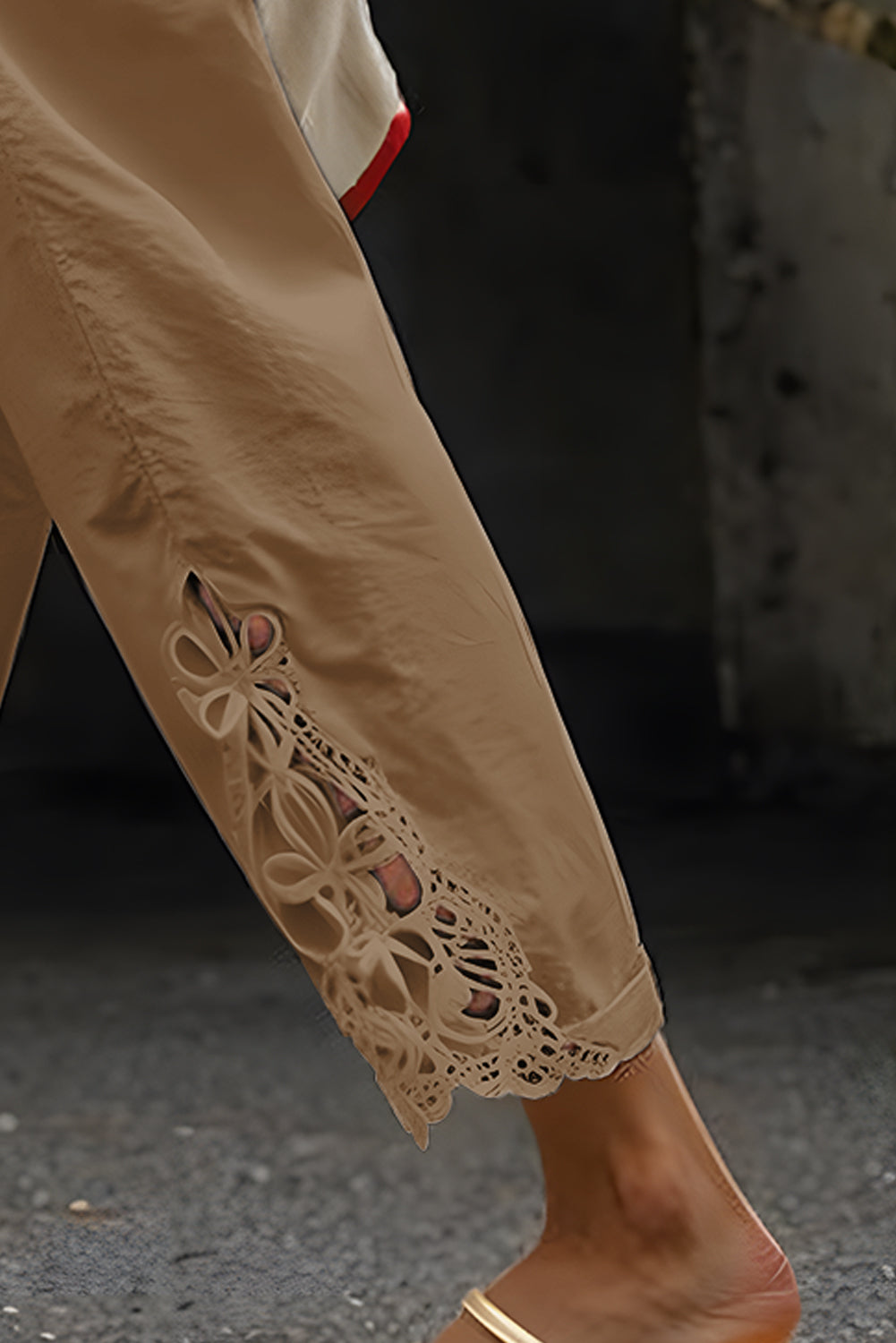 Ležerne pamučne hlače s vezicom i čipkom kaki boje