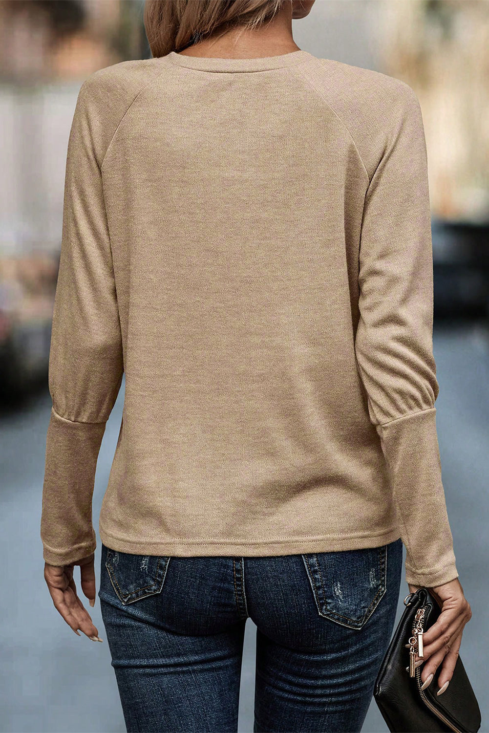 Blijedo kaki jednobojna pletena majica s naborima i raglan rukavima