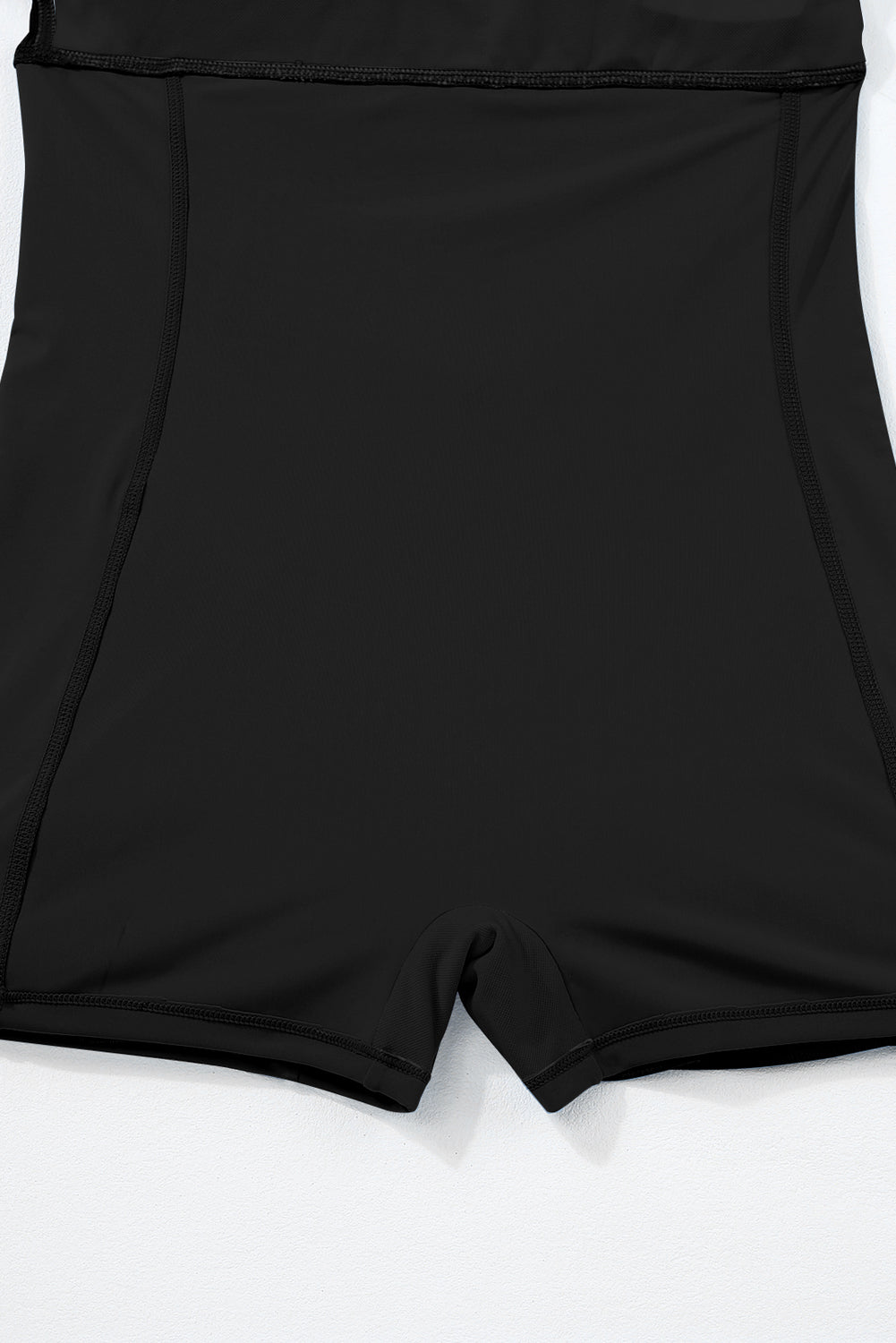 Crna sportska jednodijelna kupaća haljina s rebrastim naramenicama