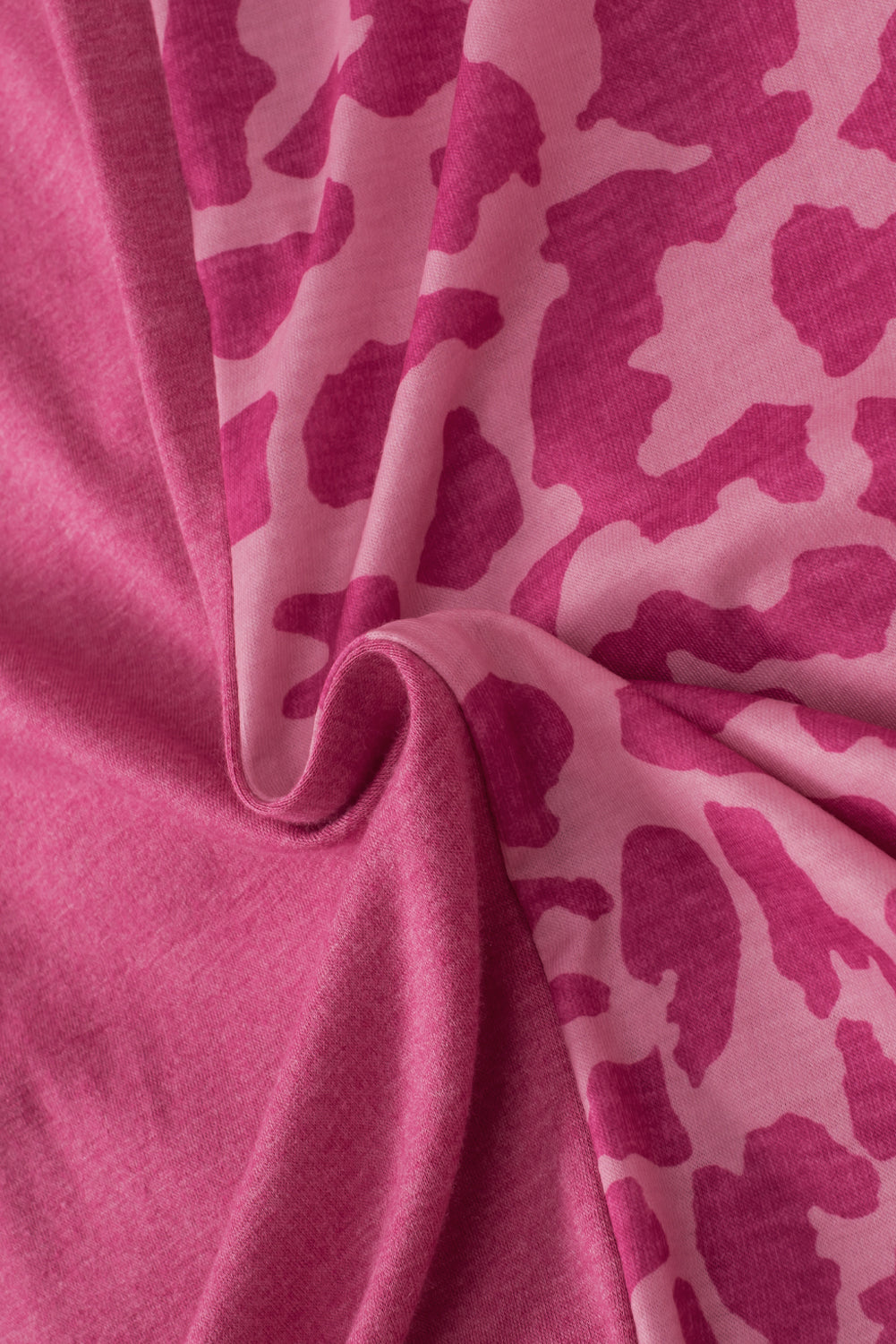 Set dugačke pidžame s kontrastnim džepovima Rose Leopard