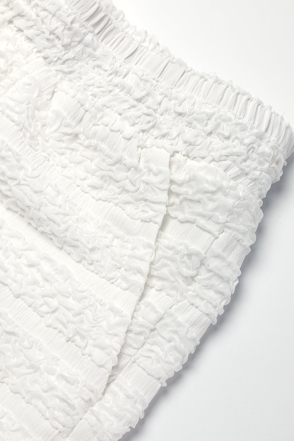 Komplet majica kratkih rukava i kratkih hlačica s bijelim teksturiranim prugama