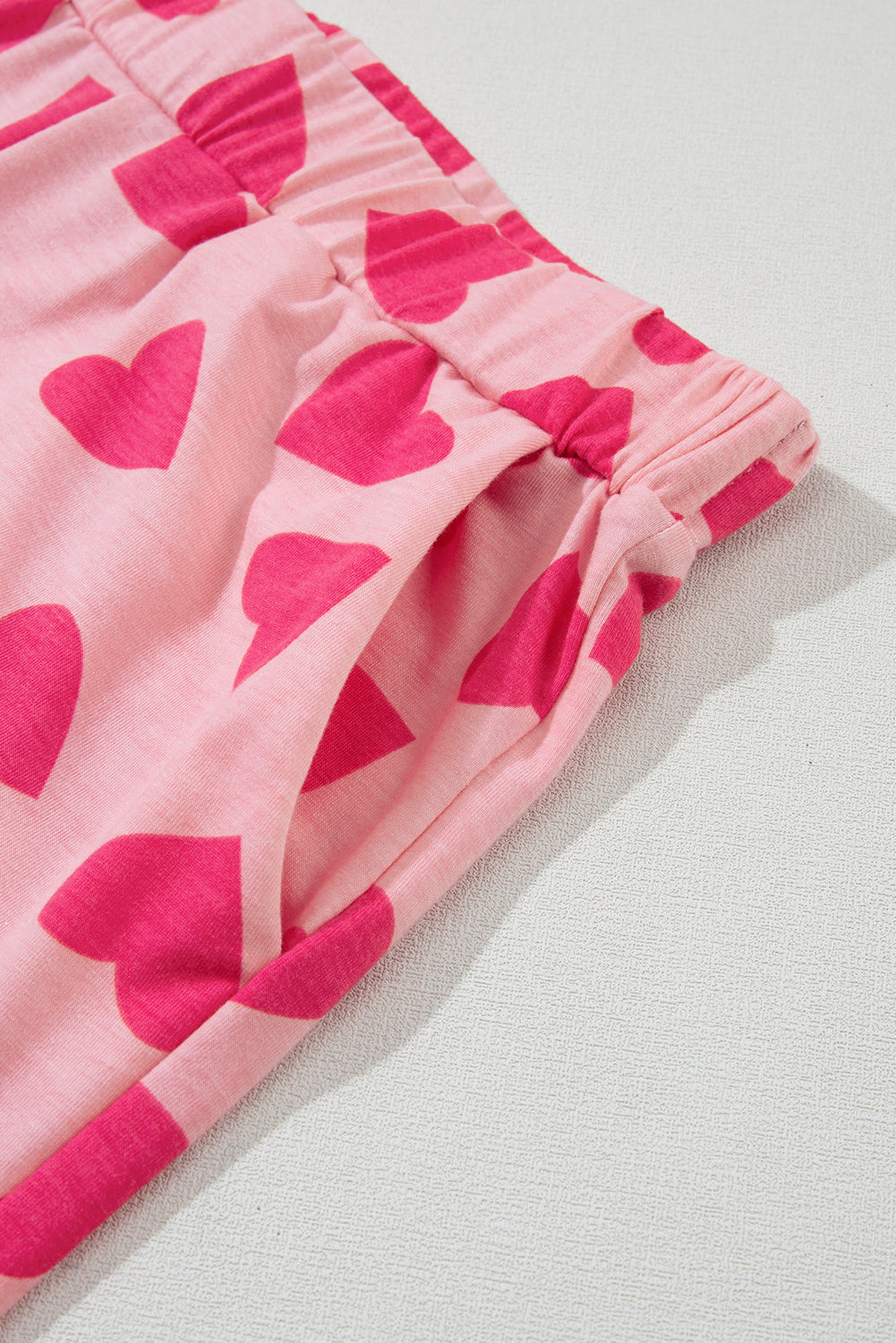 Ružičasta majica kratkih rukava s printom u obliku srca za Valentinovo, salonski komplet