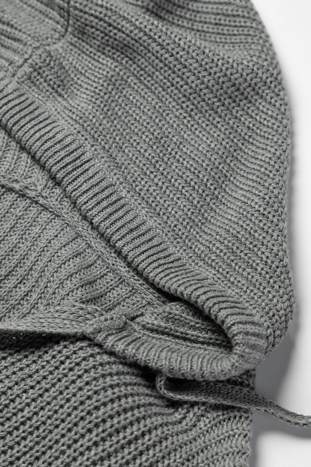 Sivi džemper s kapuljačom u obliku klokana s zakovicama