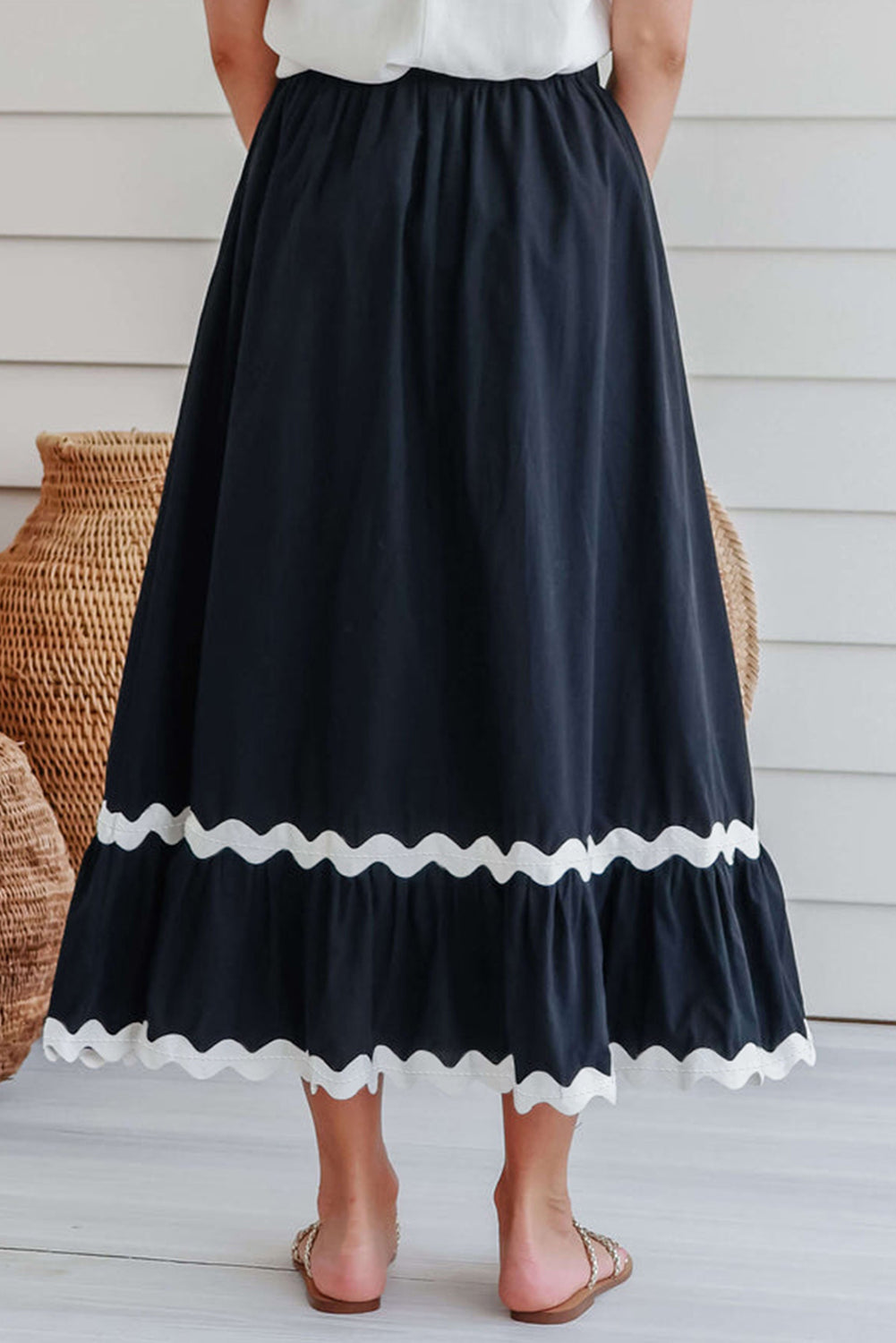 Crna duga suknja visokog struka s obrubom Ricrac