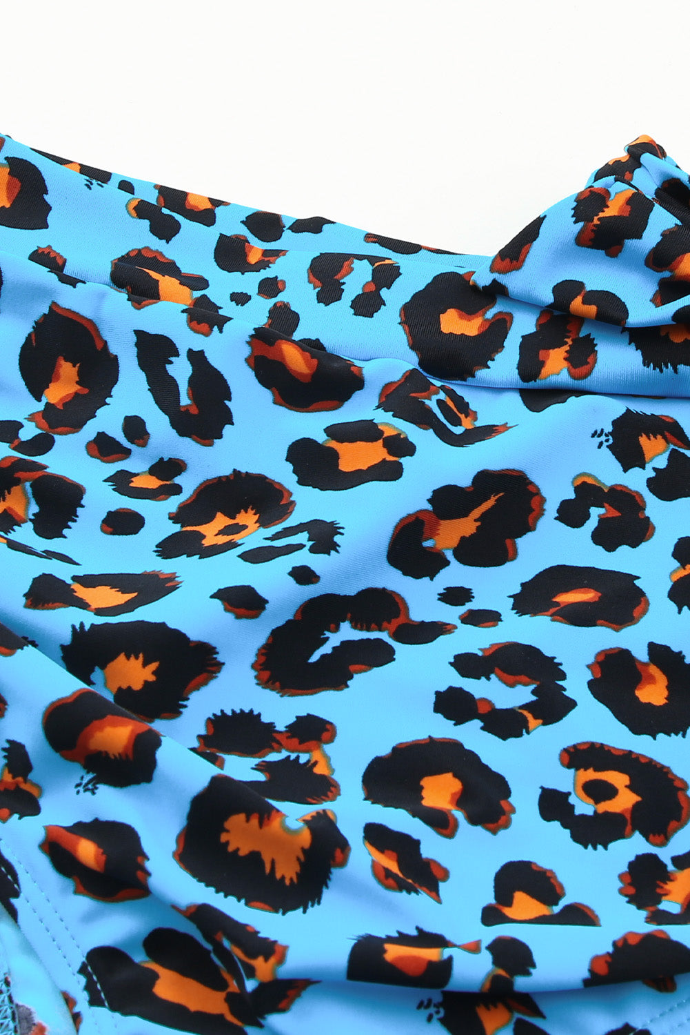 Plavi kupaći kostimi visokog struka s V izrezom i leopard plavim halterima