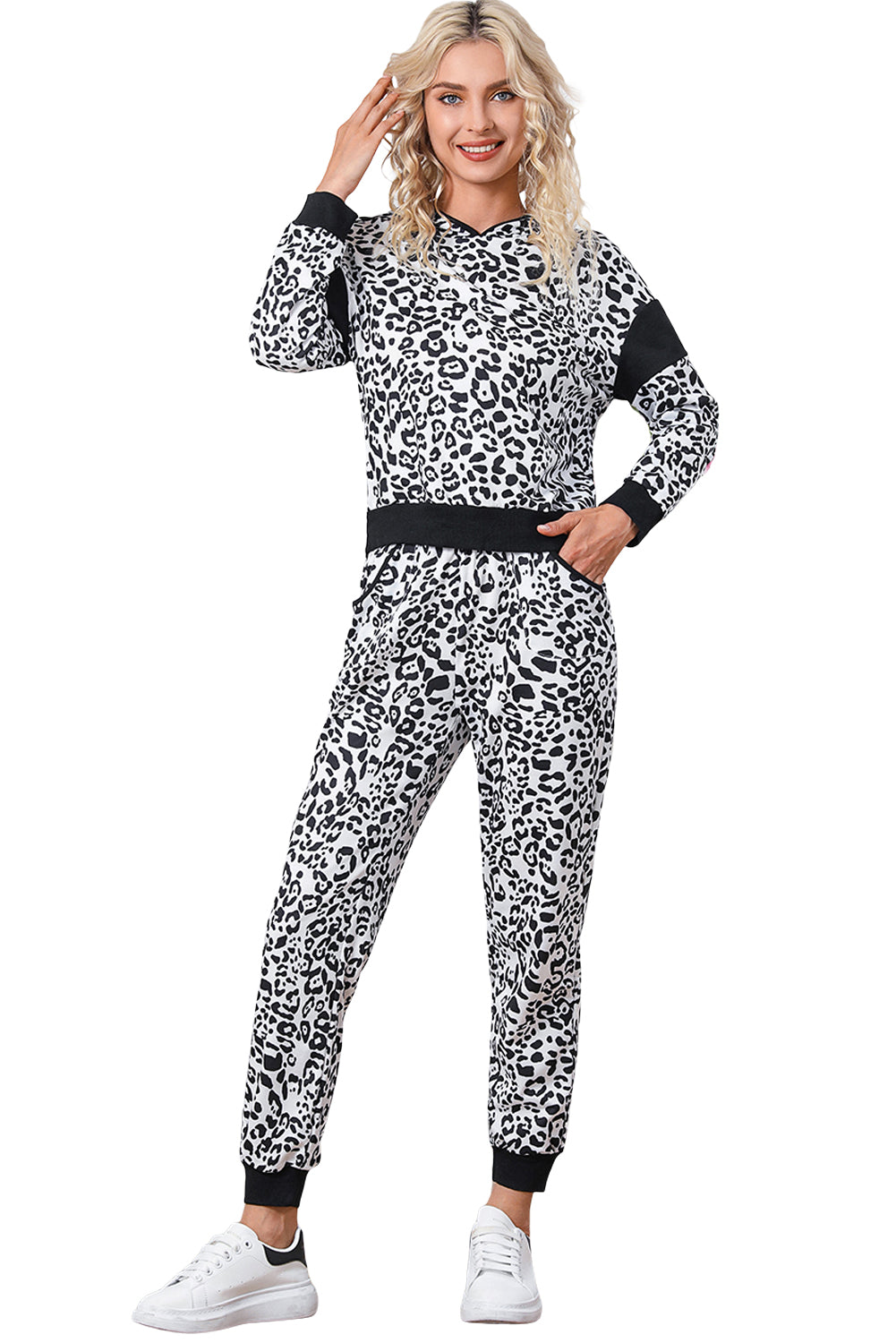 Pulover s leopard printom i set džogerica