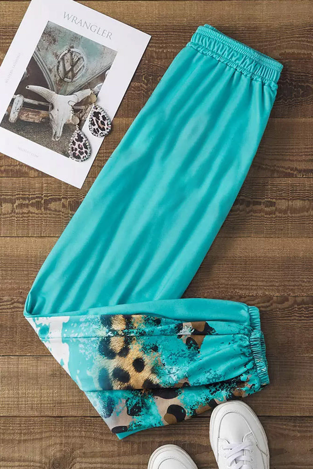 Svijetlo plave hlače za trčanje s leopard tie-dye printom kontrasta