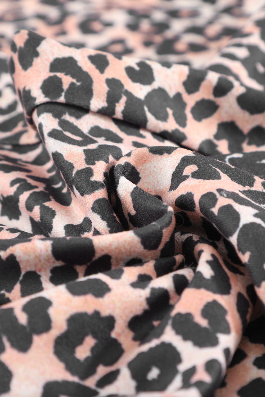 Top dugih rukava i salonski set hlača s leopard printom