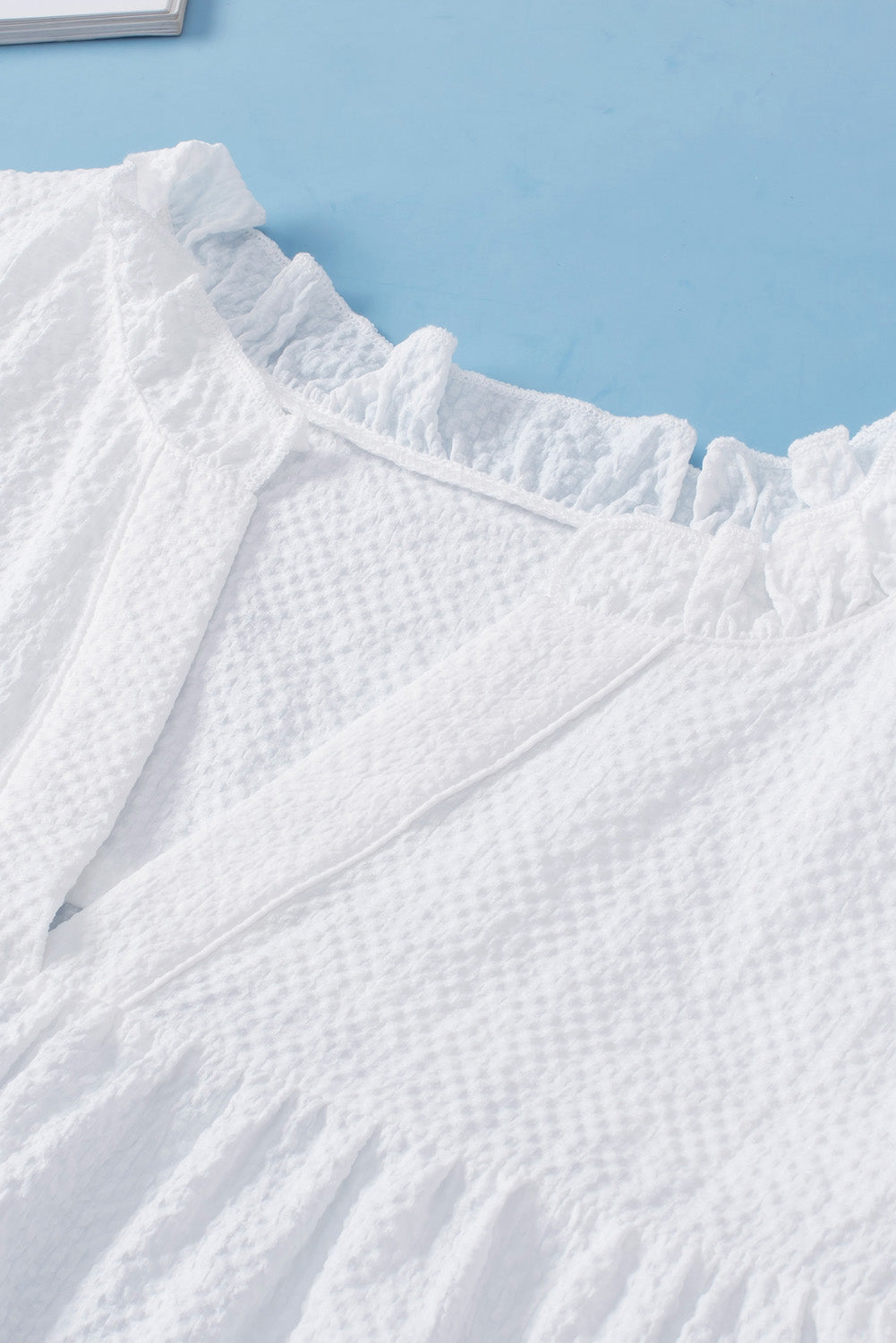 Bijela teksturirana bluza s lepršavim rukavima veće veličine