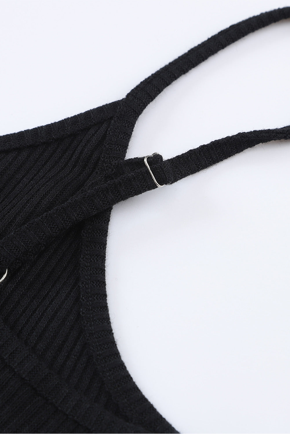 Crna rebrasta pletena midi haljina bez rukava s prorezom i zakopčavanjem