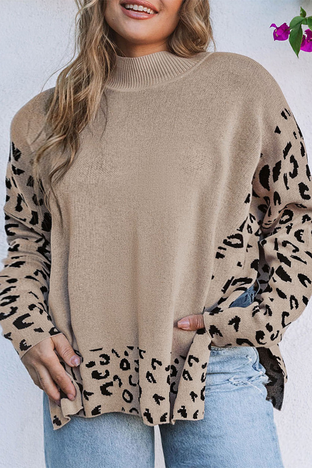 Kaki pulover s visokim izrezom u boji s leopard patchworkom