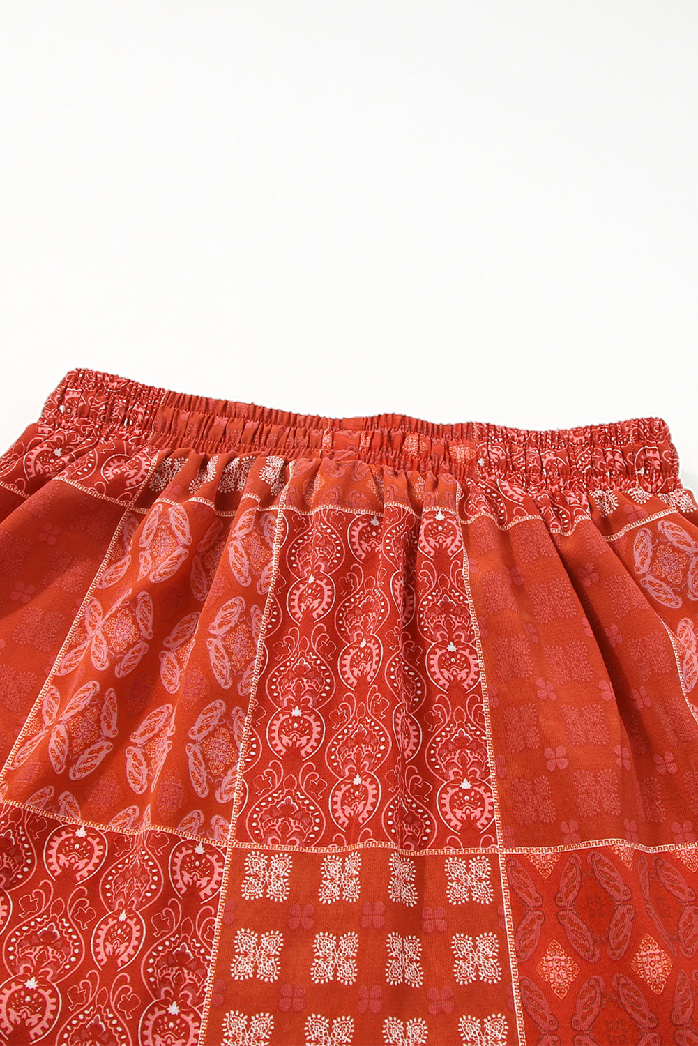 Vatreno crvena dugačka lepršava suknja s boemskim printom