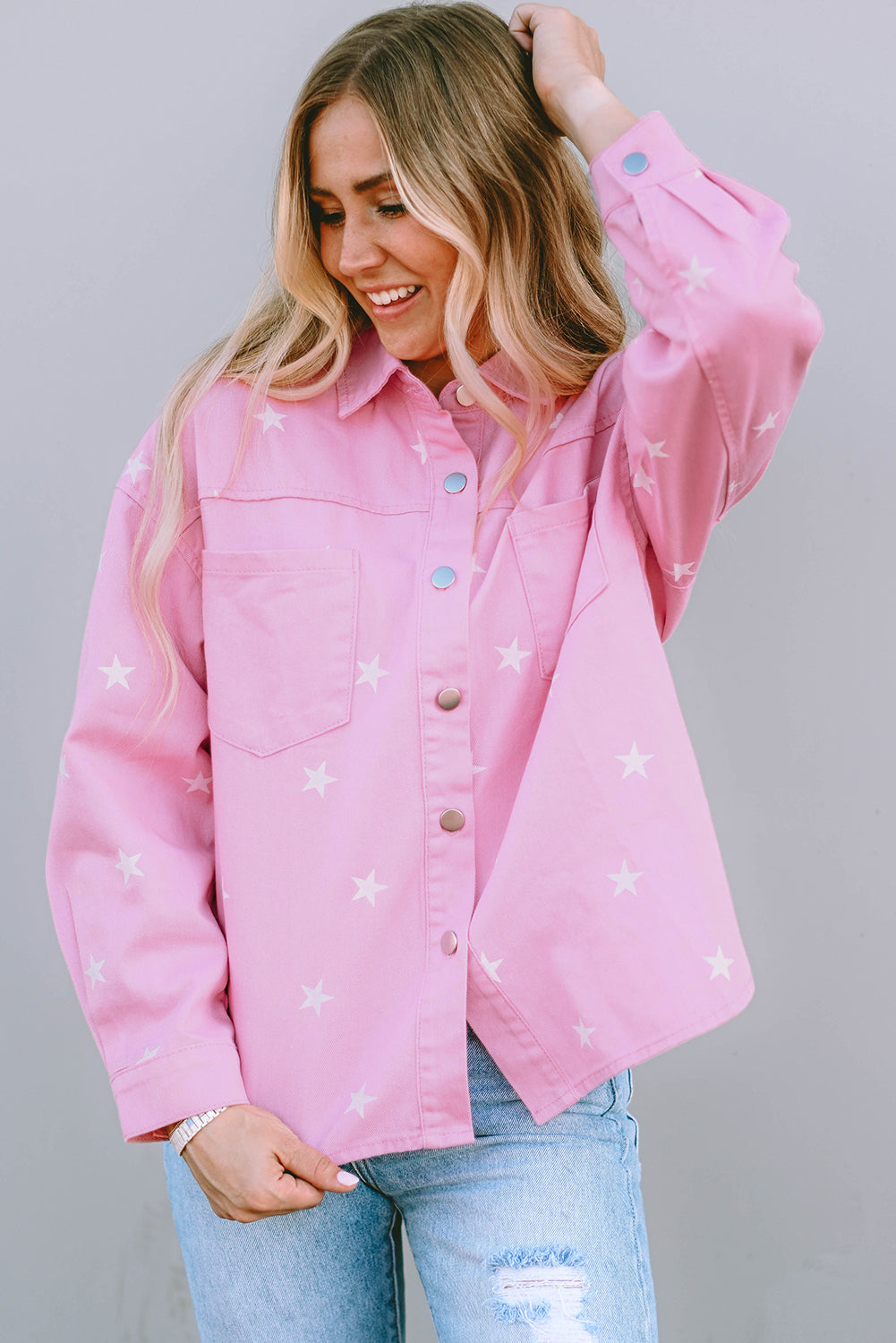 Traper jakna s ružičastim zvjezdicama i gumbima