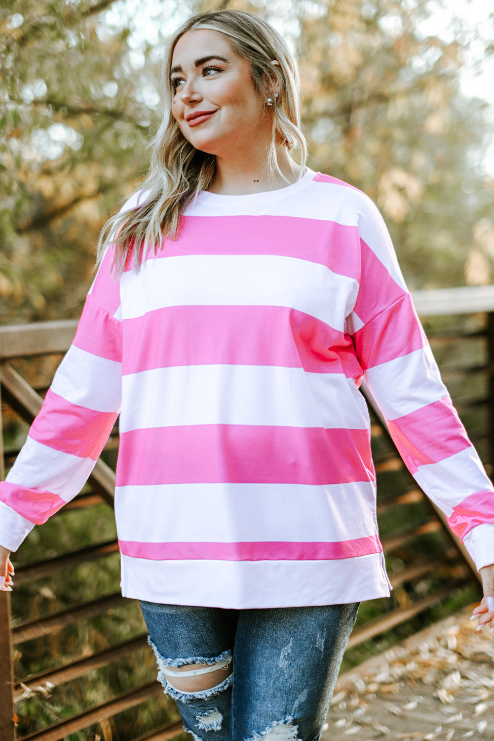Ružičasta majica veće veličine s prorezima sa strane