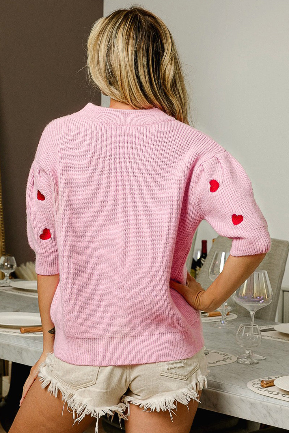 Ružičasti pulover s uzorkom srca za Valentinovo do pola rukava