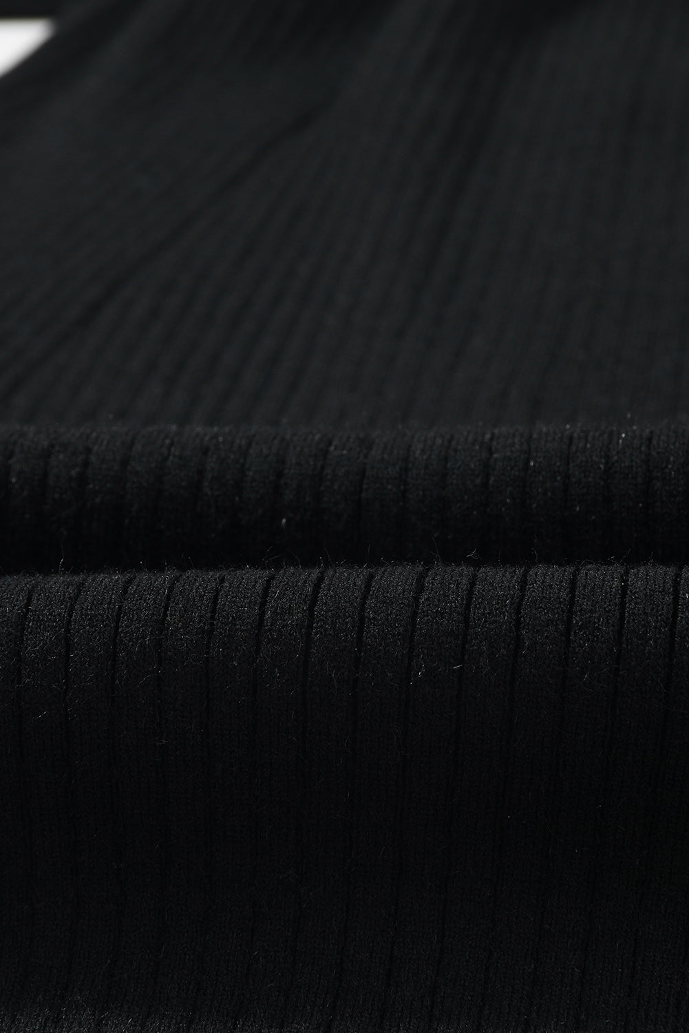 Crna pletena džemper haljina s uvrnutim V izrezom