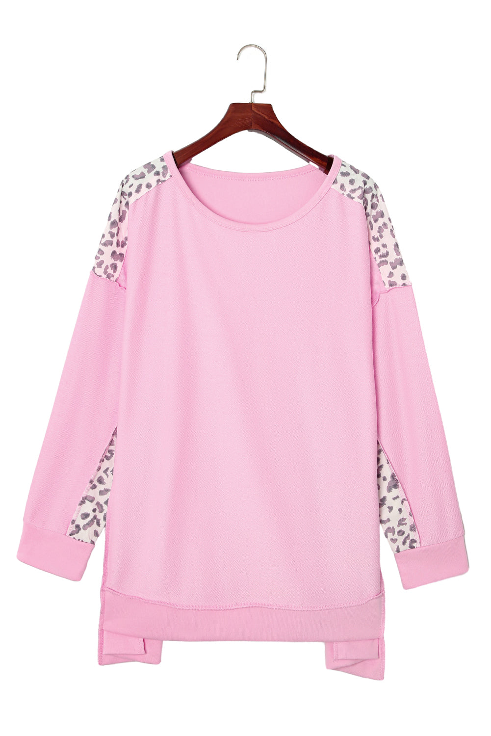 Ružičasta majica veće veličine s otkrivenim šavovima u obliku leoparda