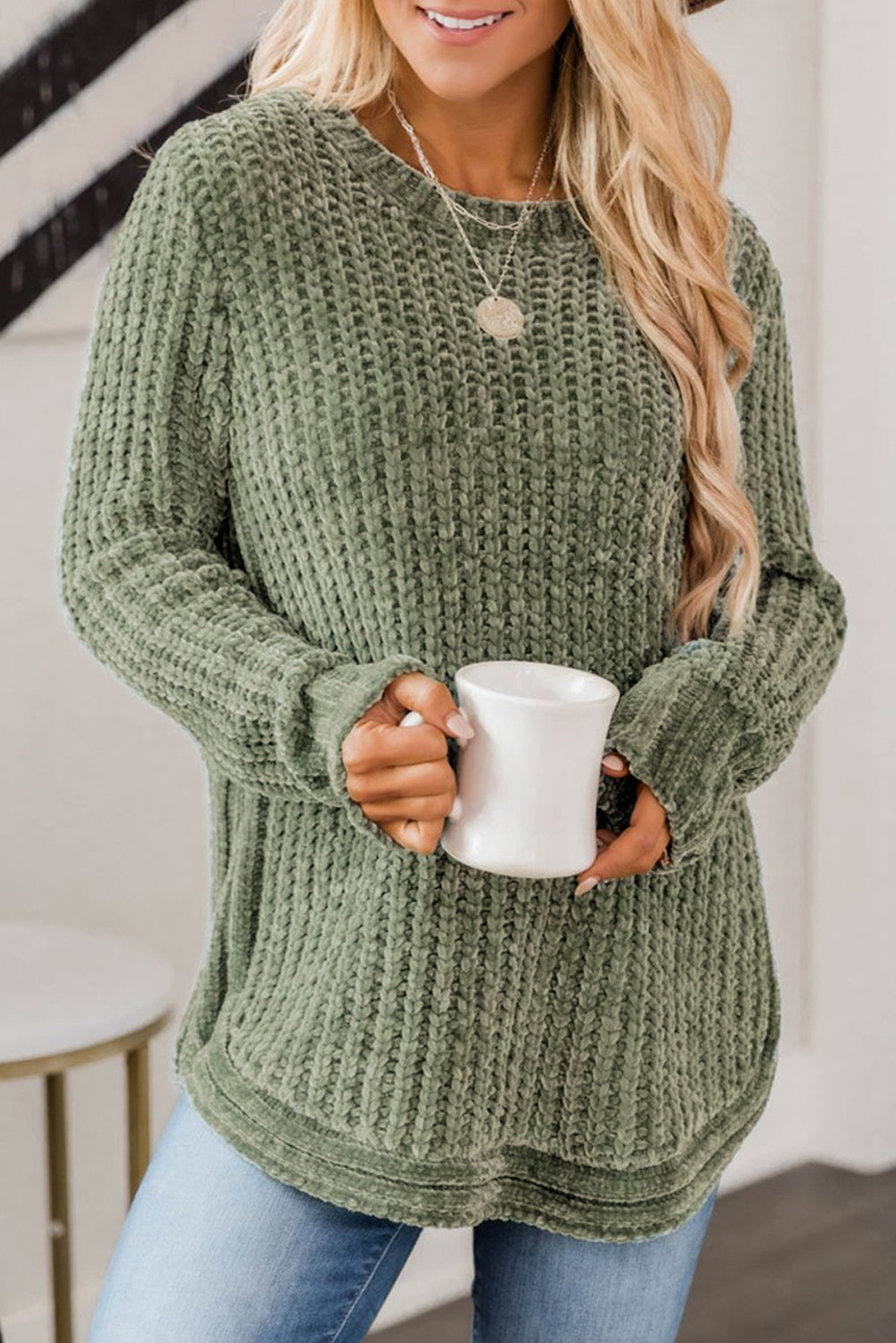Zeleni pleteni džemper dugih rukava s okruglim porubom