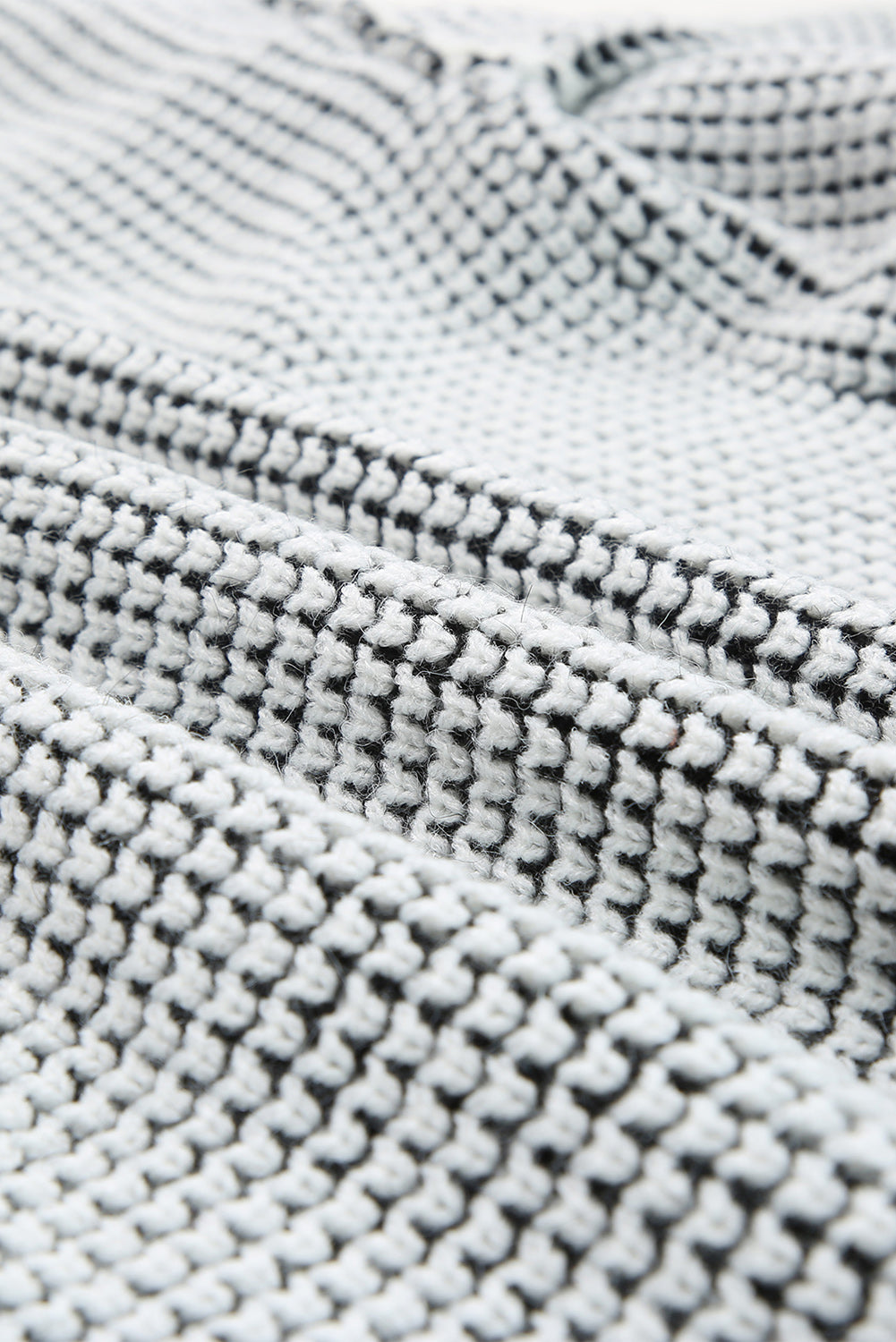 Sivi teksturirani pleteni kardigan veće veličine