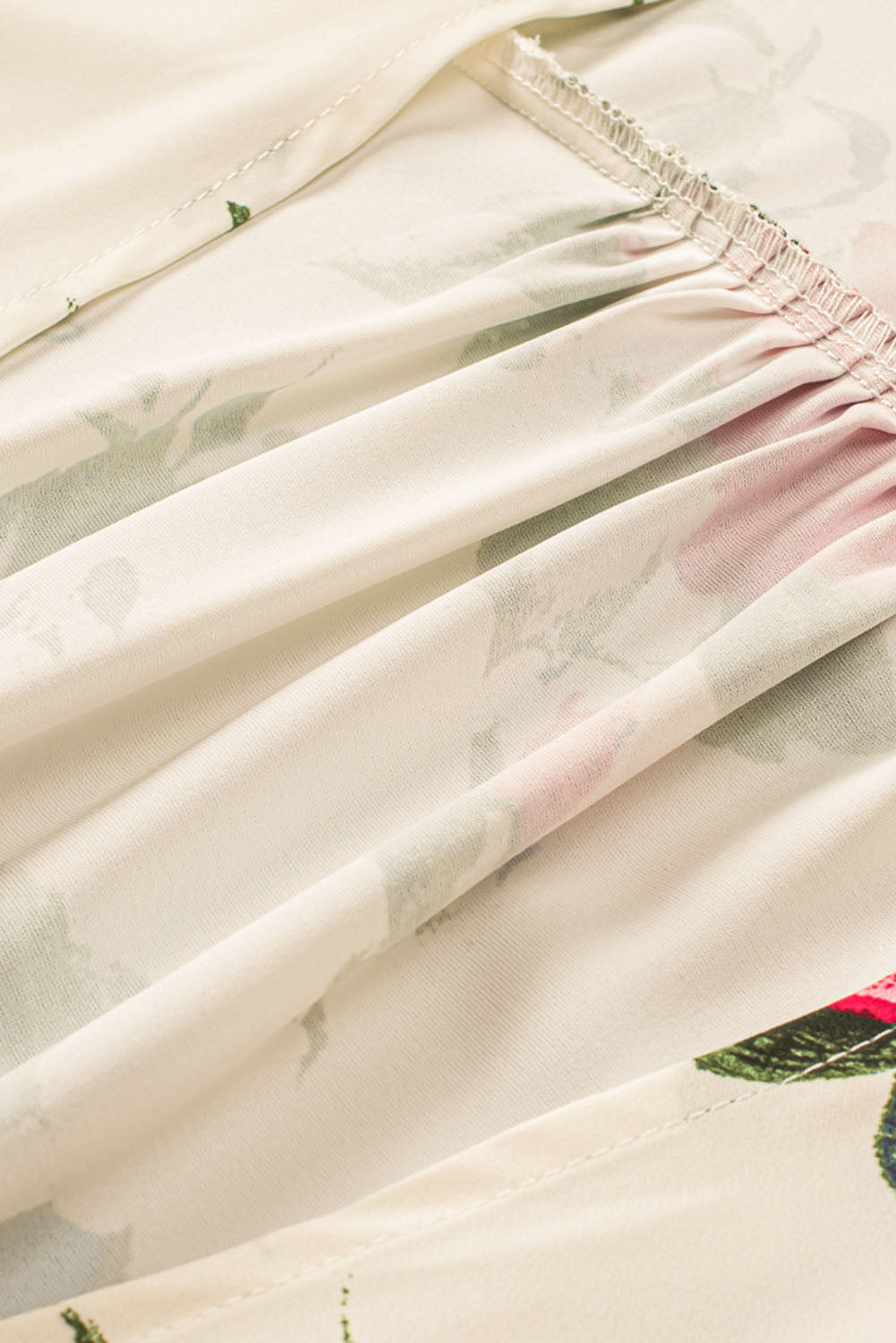 Bež kimono s čipkom s nazubljenim uzorkom i cvjetnim printom