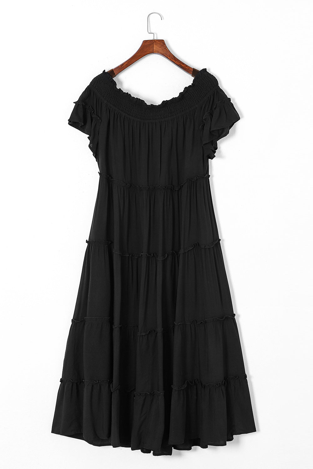 Crna višeslojna haljina s otvorenim ramenima i volanima u više razina