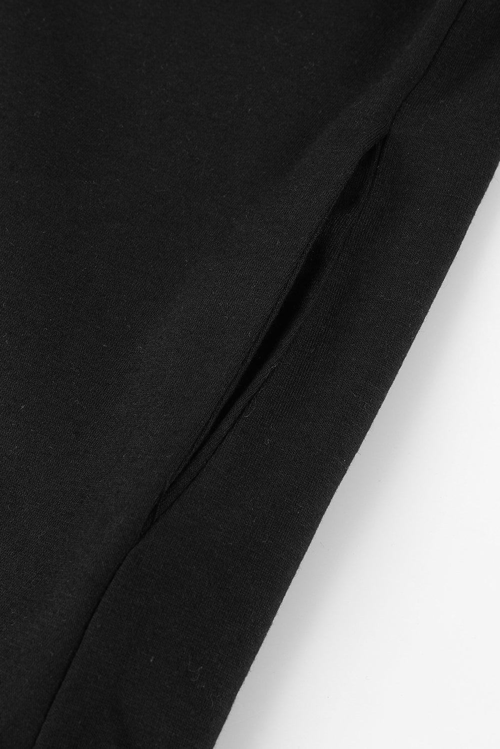 Crni kontrastni karirani pulover s patentnim zatvaračem i kapuljačom