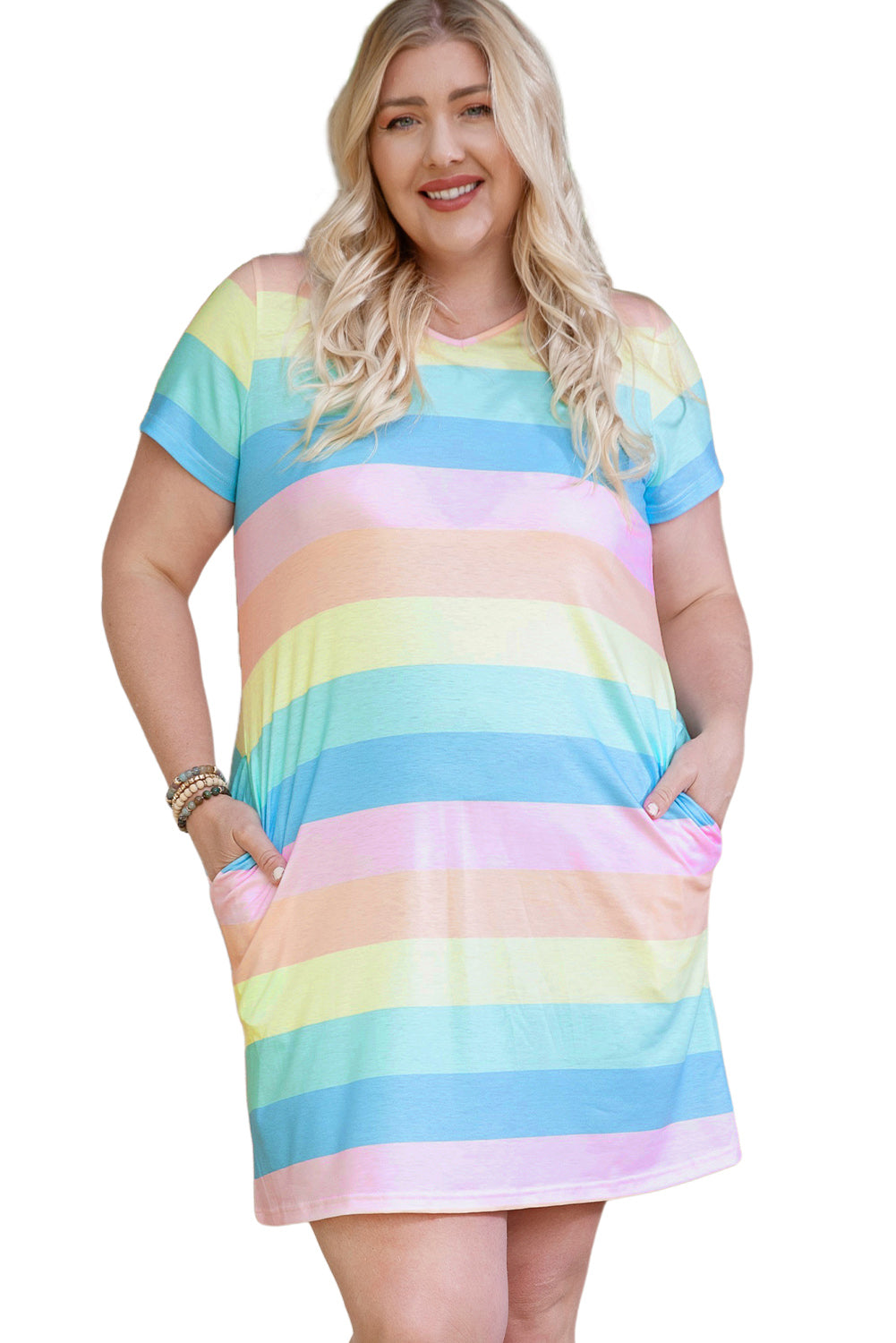 Višebojna T-shirt haljina s džepovima i V izrezom u boji