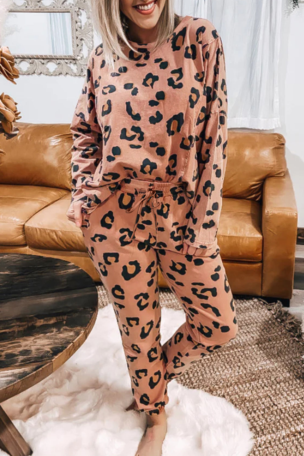 Blijedo kestenjasti leopard top s dugim rukavima i komplet hlača s uzicom