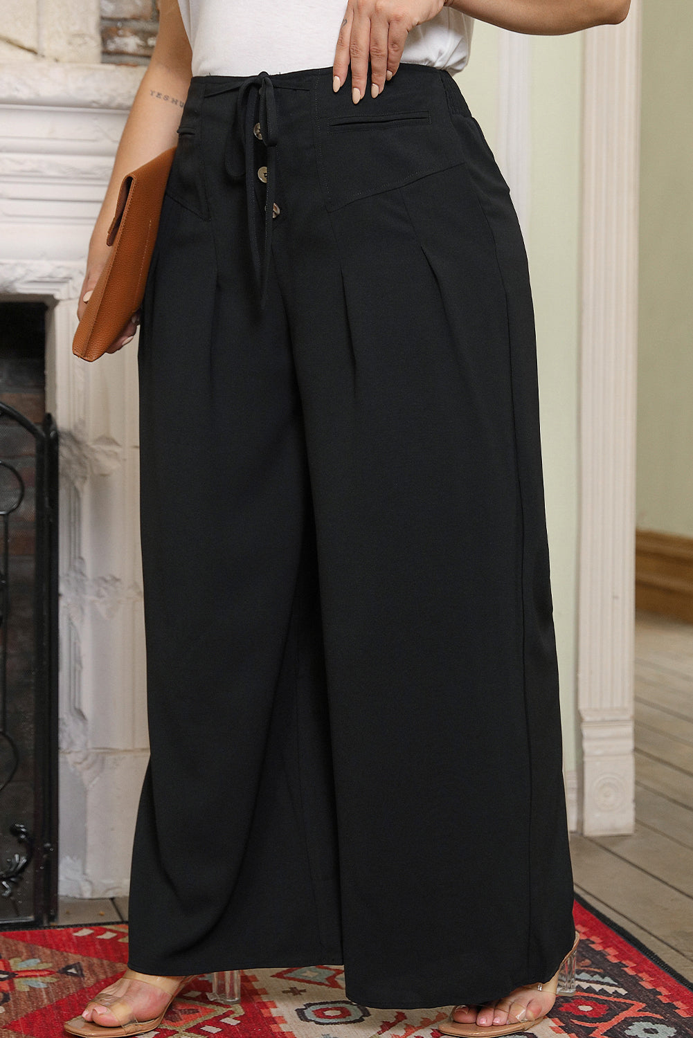 Crne hlače veće veličine sa širokim nogavicama na vezanje u struku