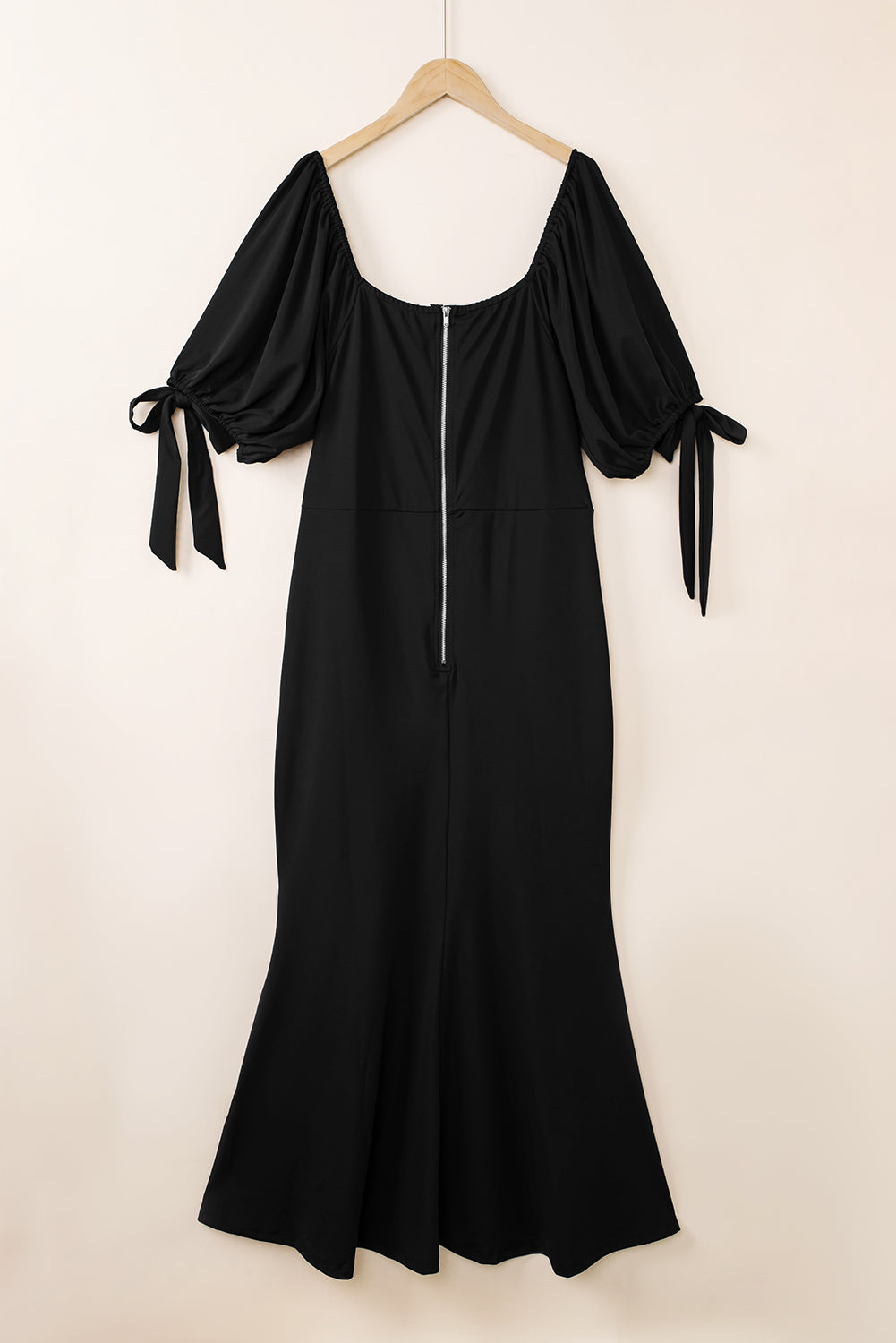 Crna maksi haljina s puf rukavima s leptir mašnom i velikim prorezom