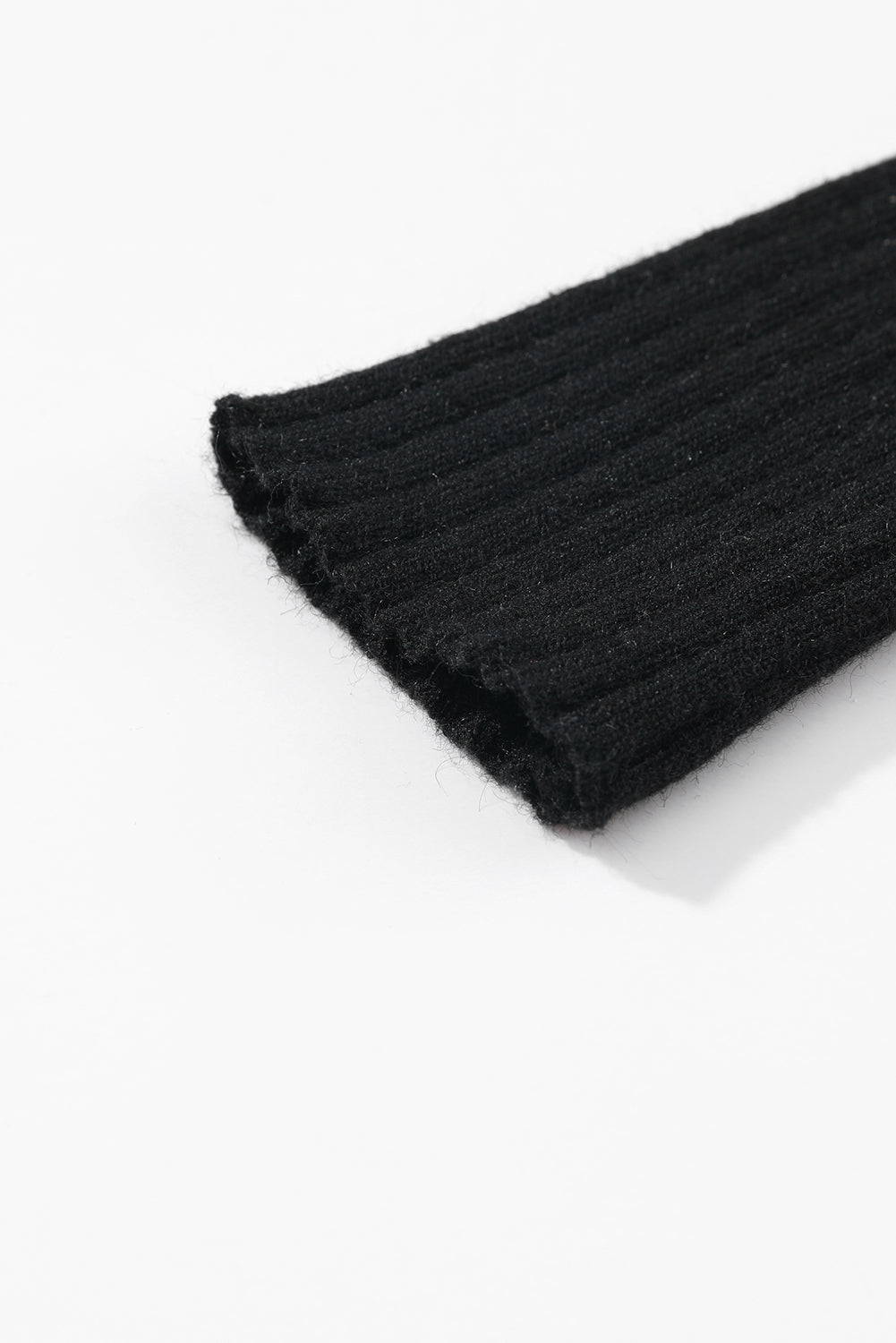 Crna pletena džemper haljina s uvrnutim V izrezom