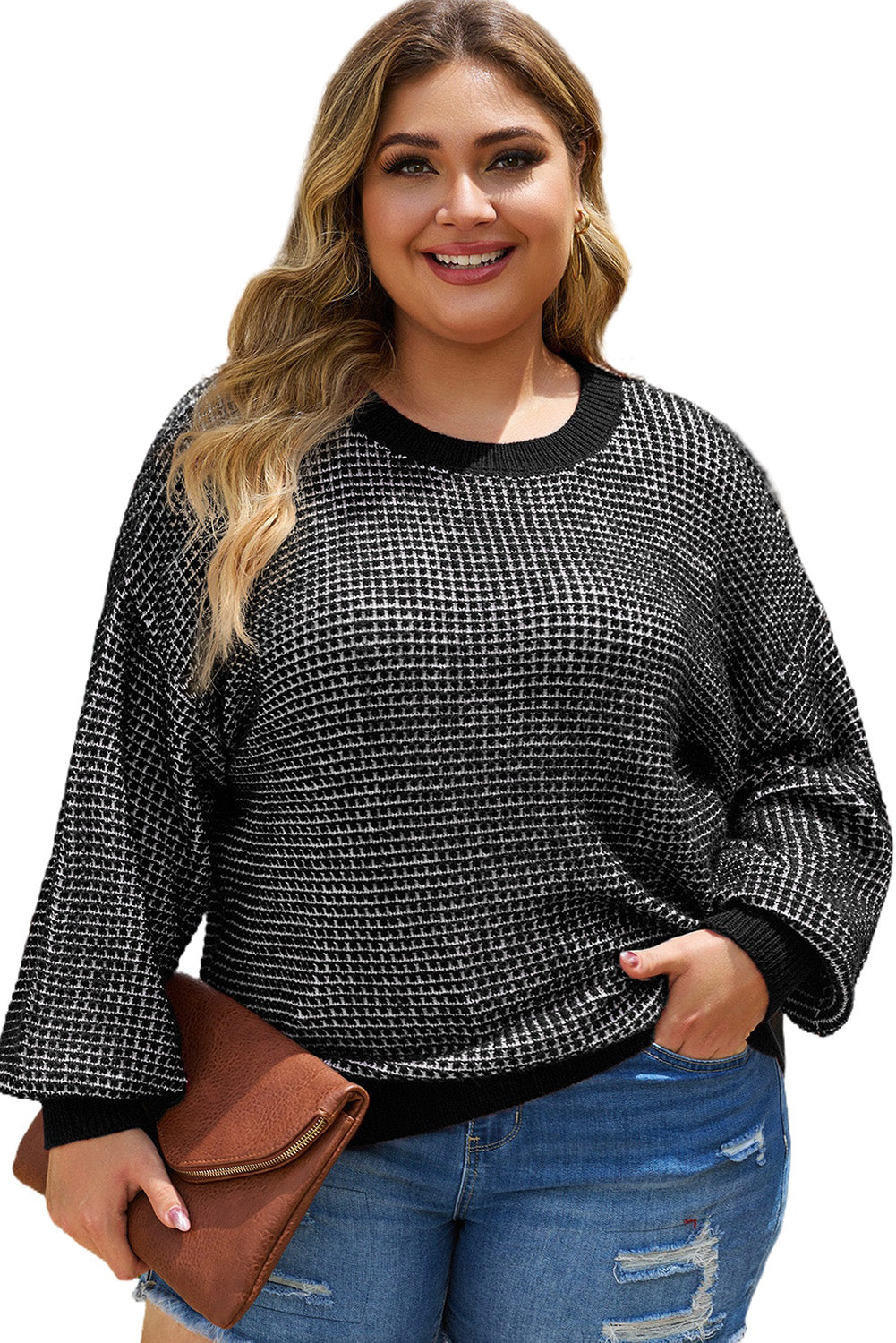 Crni pleteni pulover veličine s vrijeskom na spuštena ramena