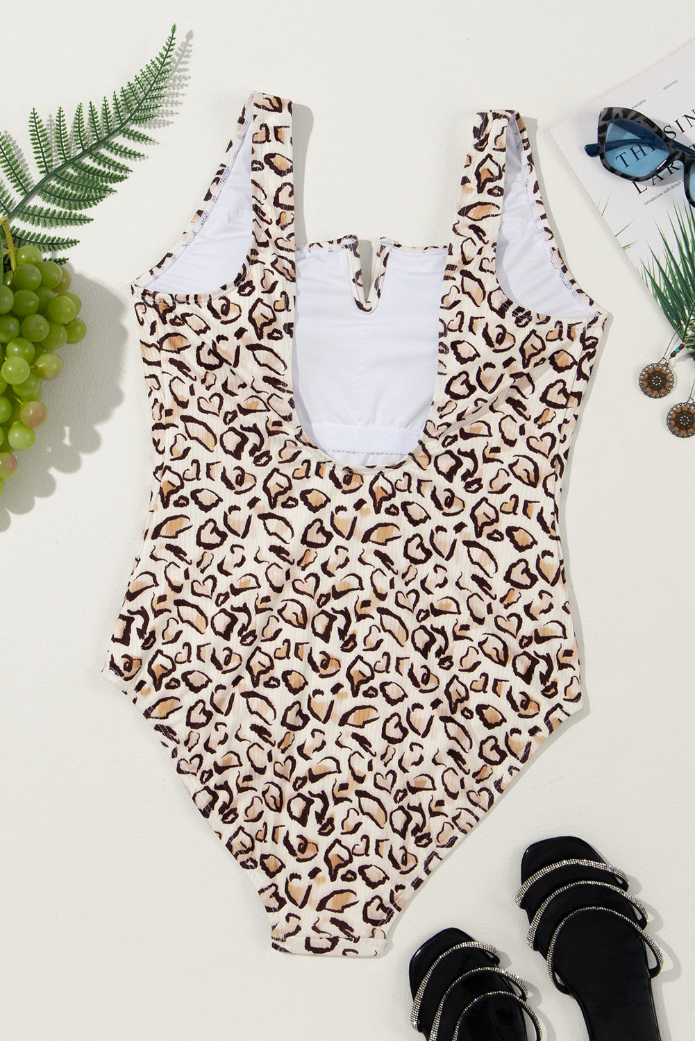Jednodijelni kupaći kostim s urezanim izrezom i leopard printom kaki boje