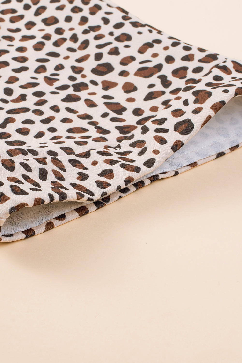Kaki kardigan s leopard printom s pola rukava i otvorenim prednjim dijelom