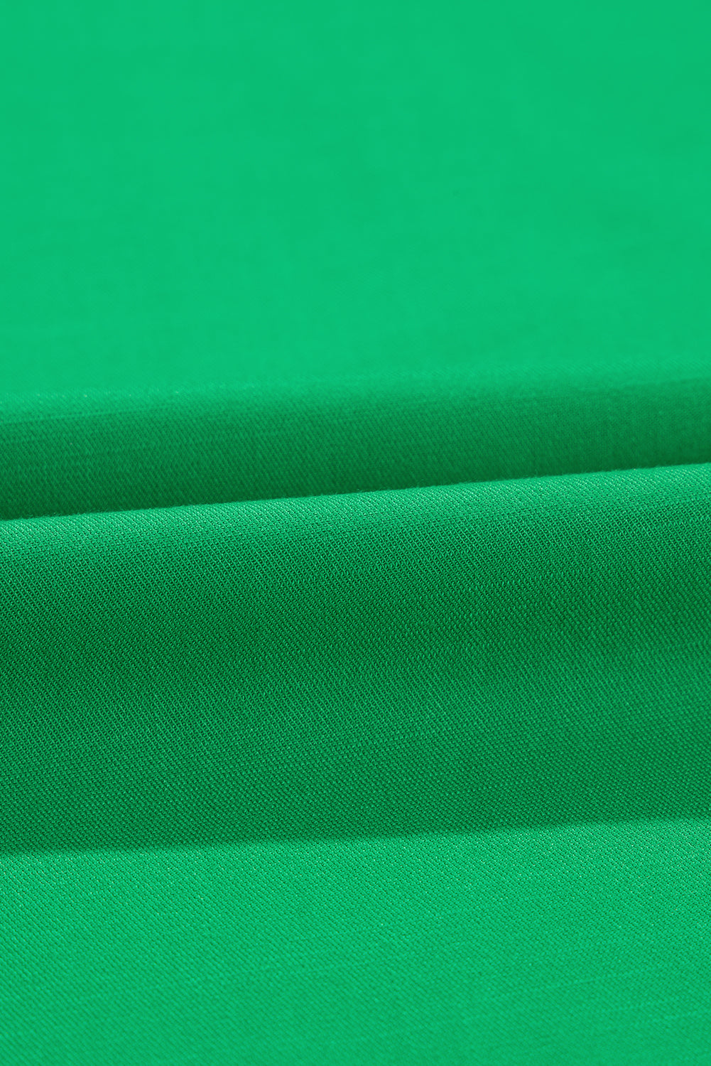 Svijetlo zeleni elegantni kombinezon s remenom i V izrezom