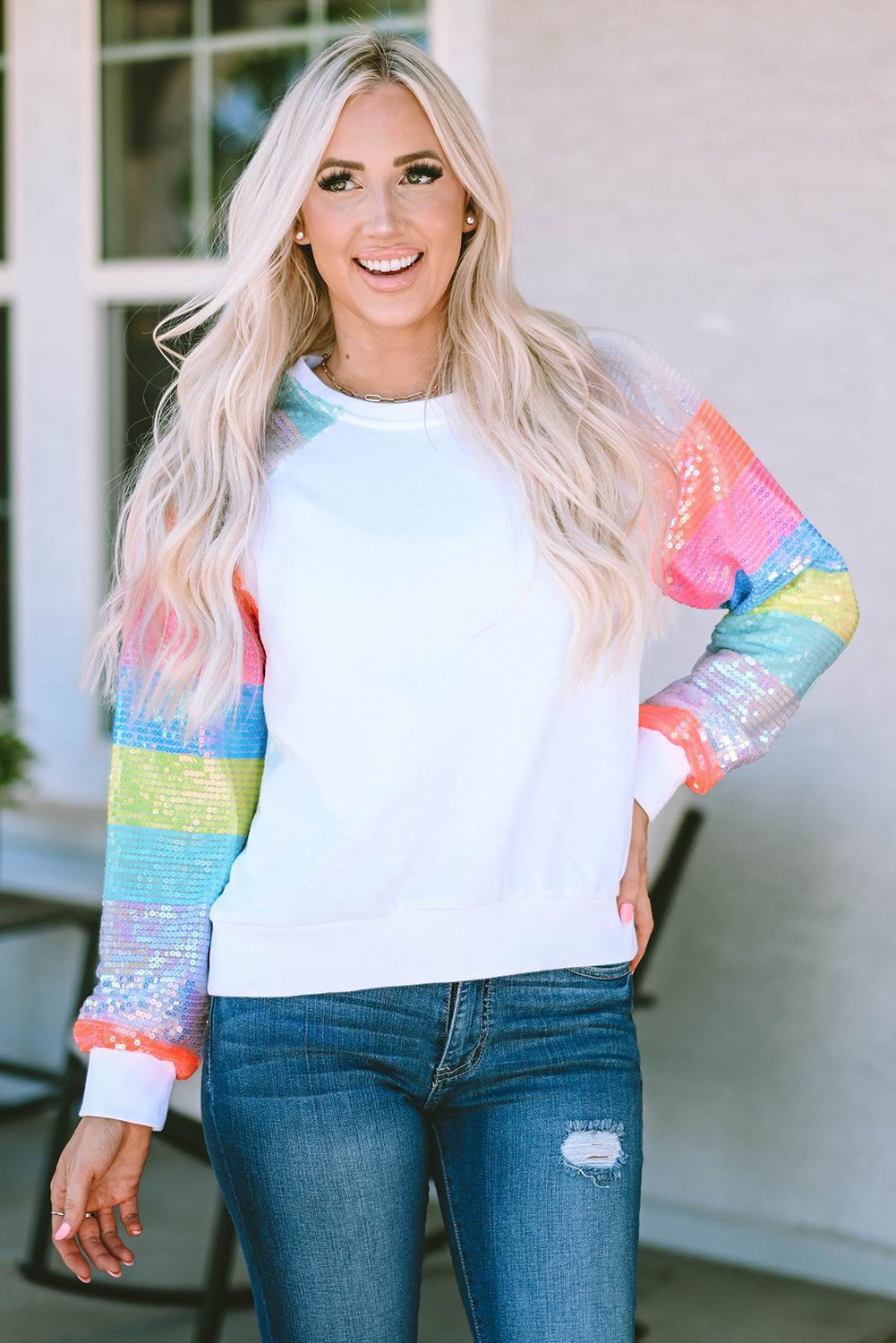 Graues Pullover-Sweatshirt mit Pailletten und Farbblock-Raglanärmeln