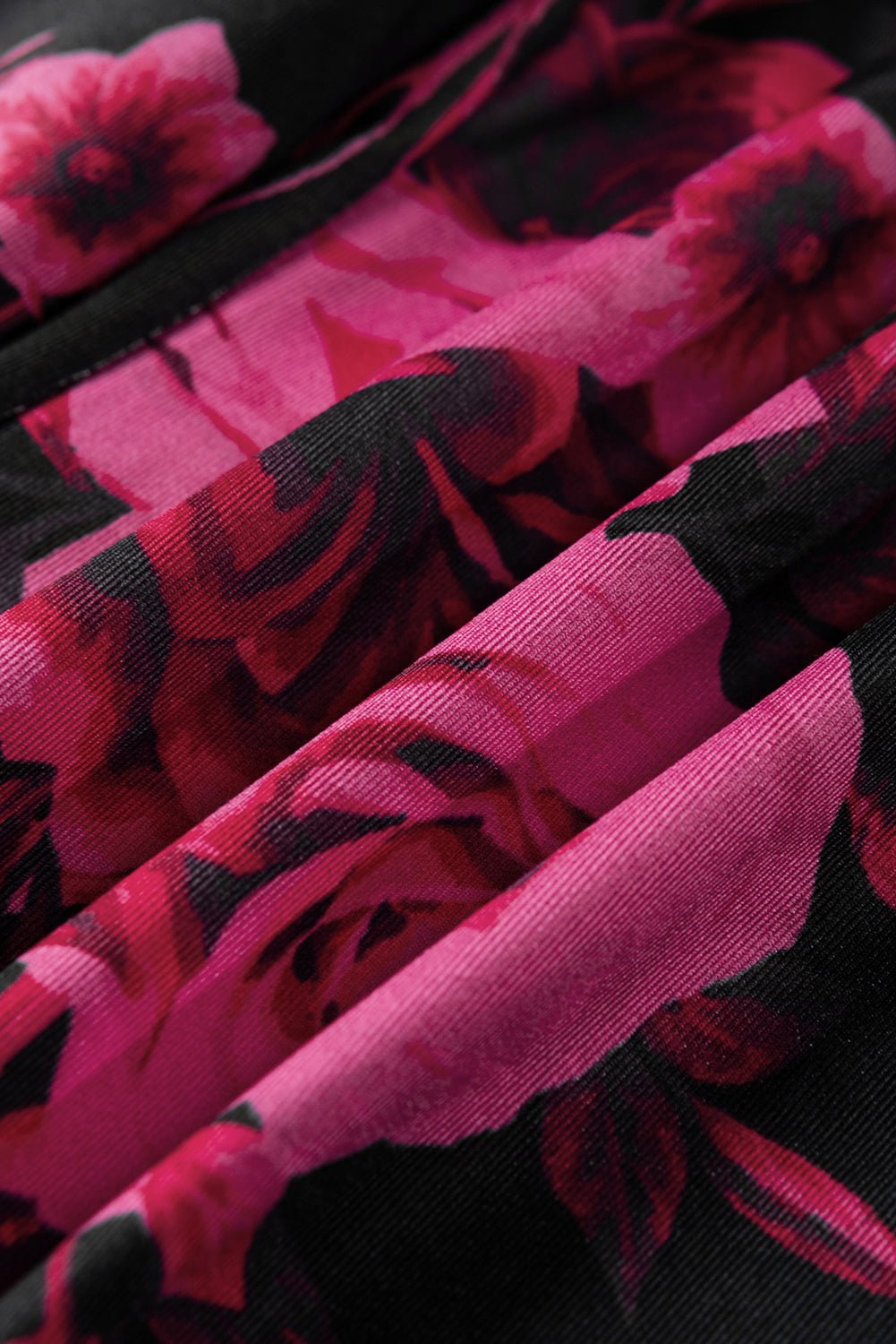Ružičasto crveni jastučić za rame s cvjetnim printom, gornji dio s dugim rukavima i ovratnikom