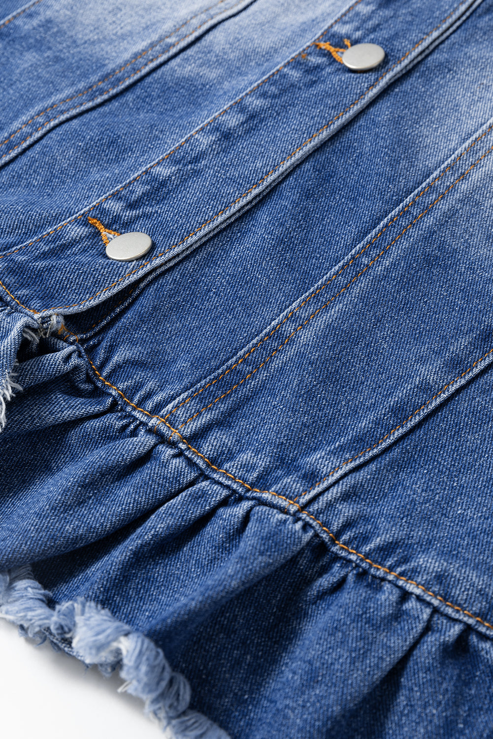 Giacca di jeans a maniche corte con volant nera con bordo grezzo