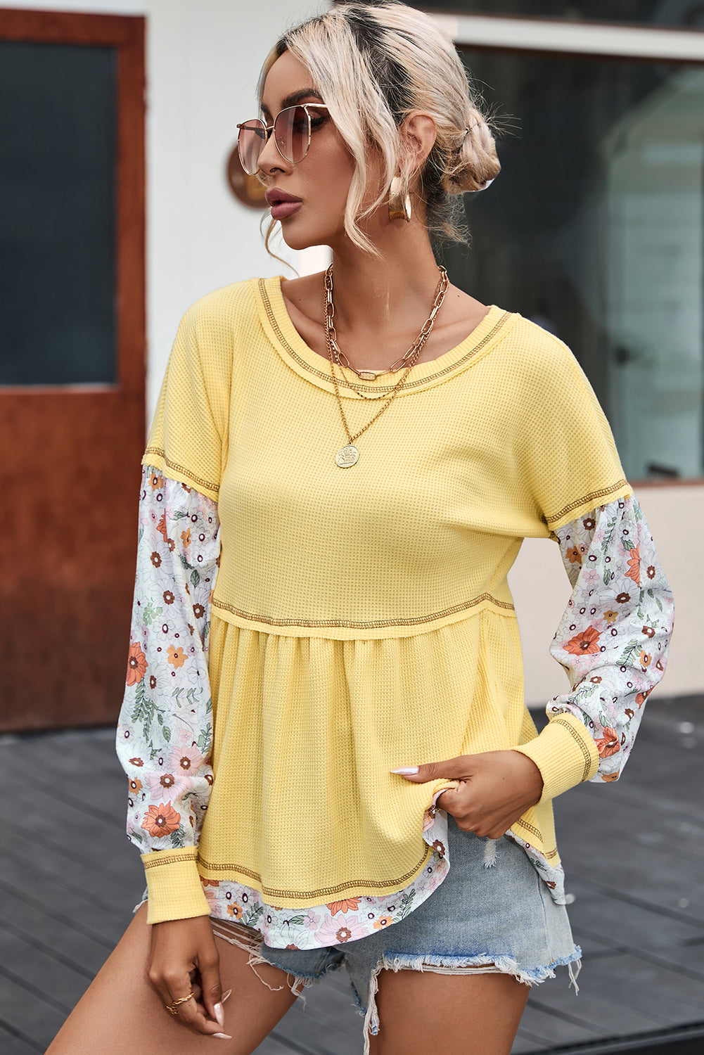 Gelbe, florale Patchwork-Babydoll-Bluse aus Waffelstrick