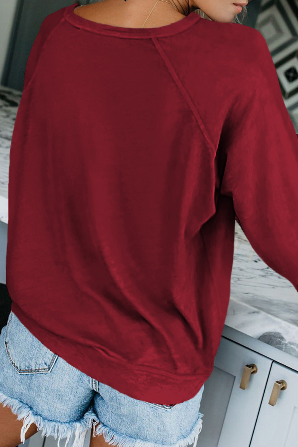 Vinsko ognjeno rdeč enobarvni pulover z okroglim izrezom