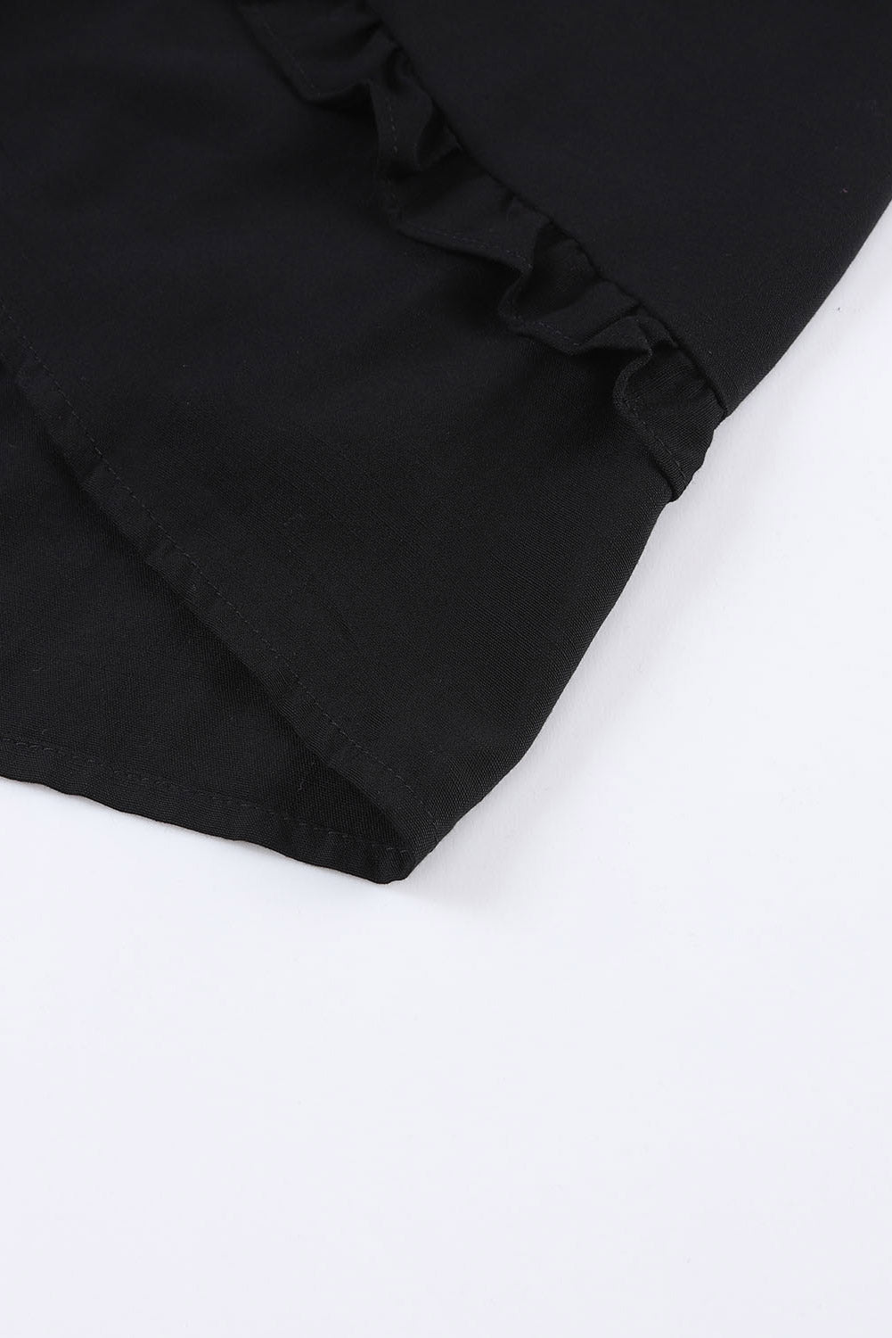 Črna mini obleka Babydoll z naborki in 3/4 rokavi z v-izrezom