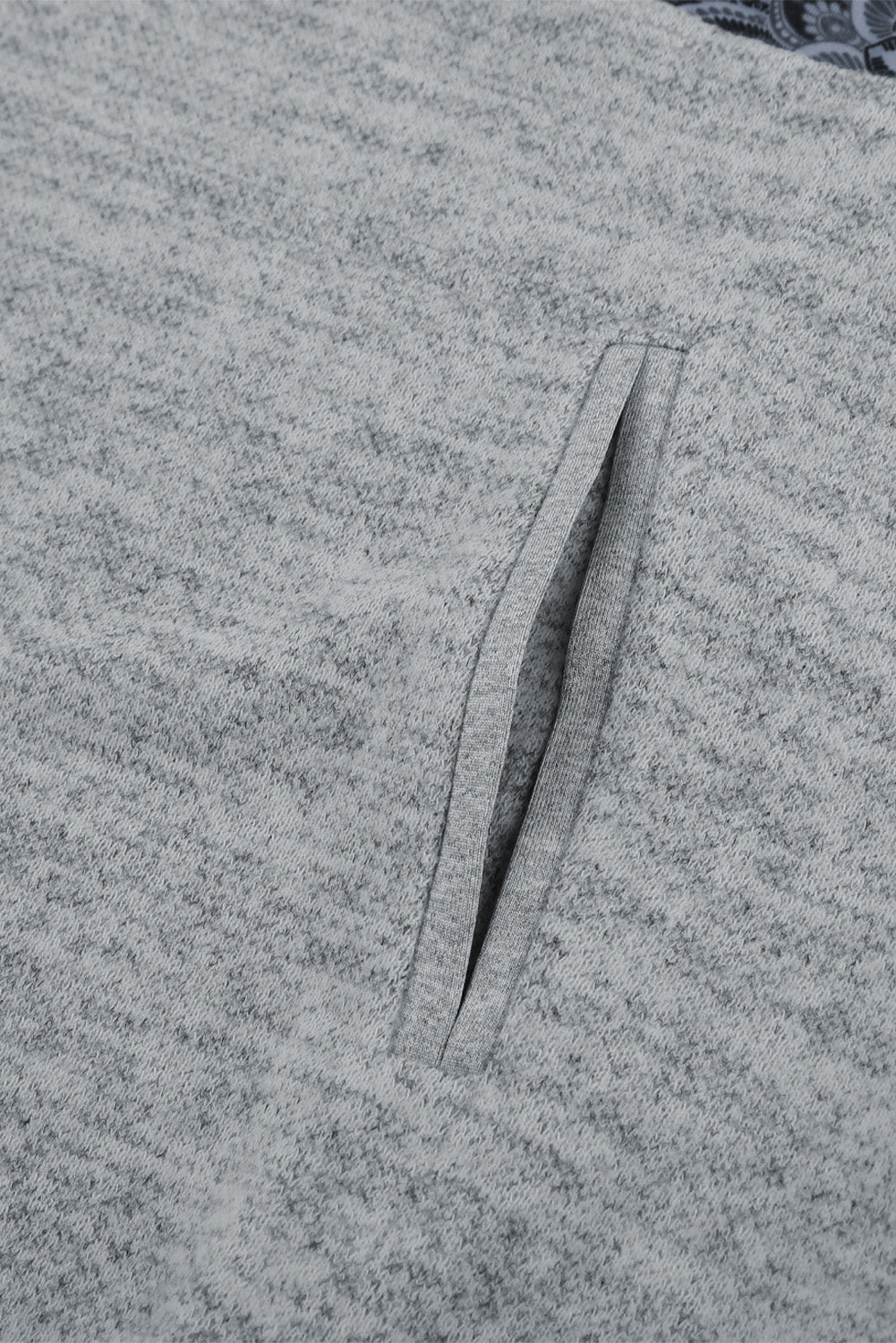 Siv vintage žepni pulover s plemenskim vzorcem