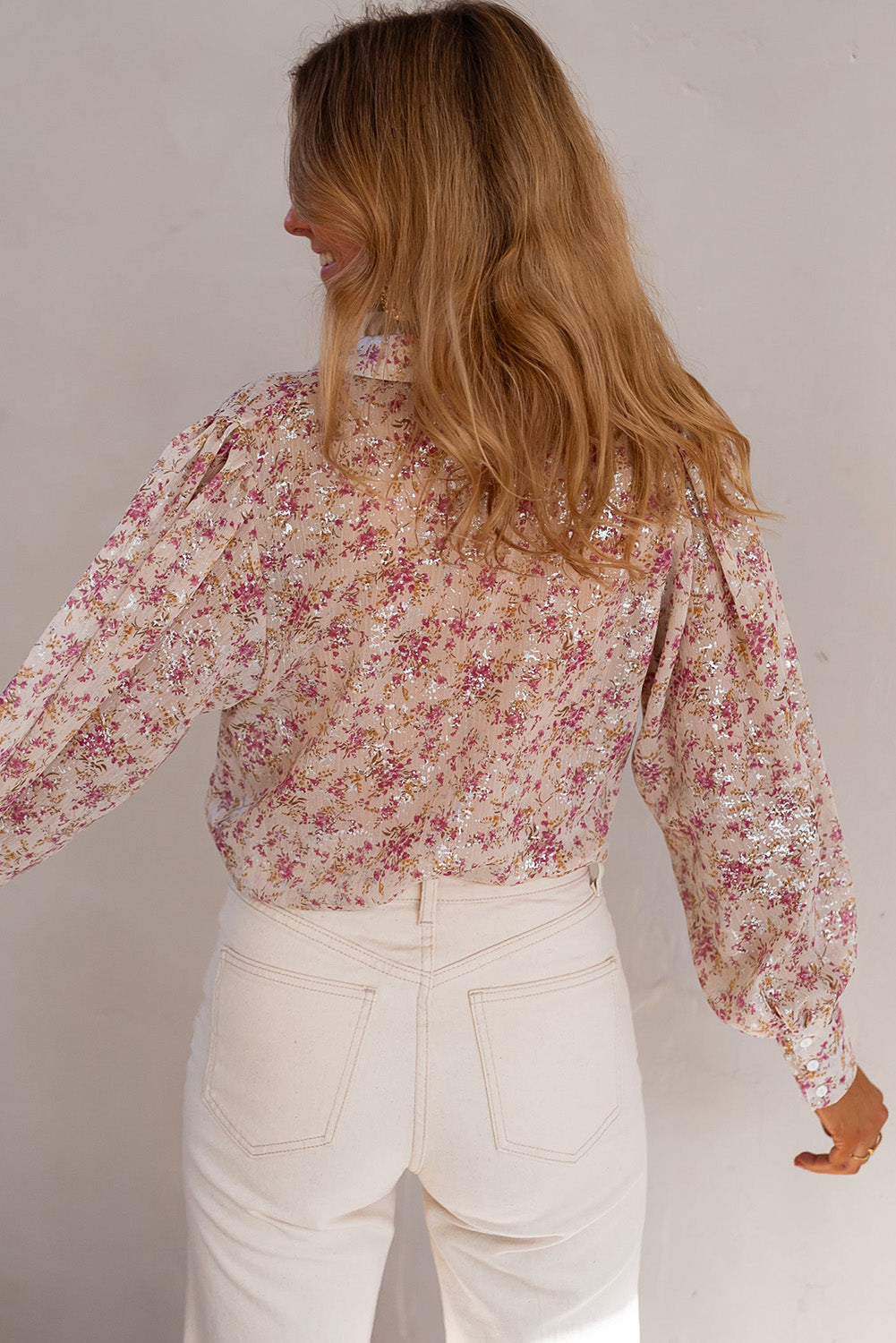 Chemise rose à col en V et manches évêque à imprimé floral