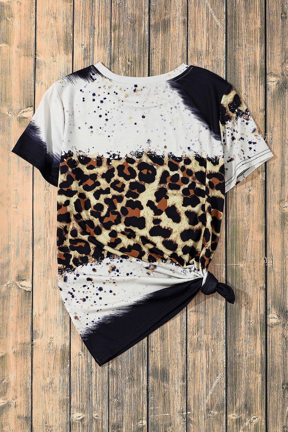 Izbijeljena majica kratkih rukava u obliku leoparda